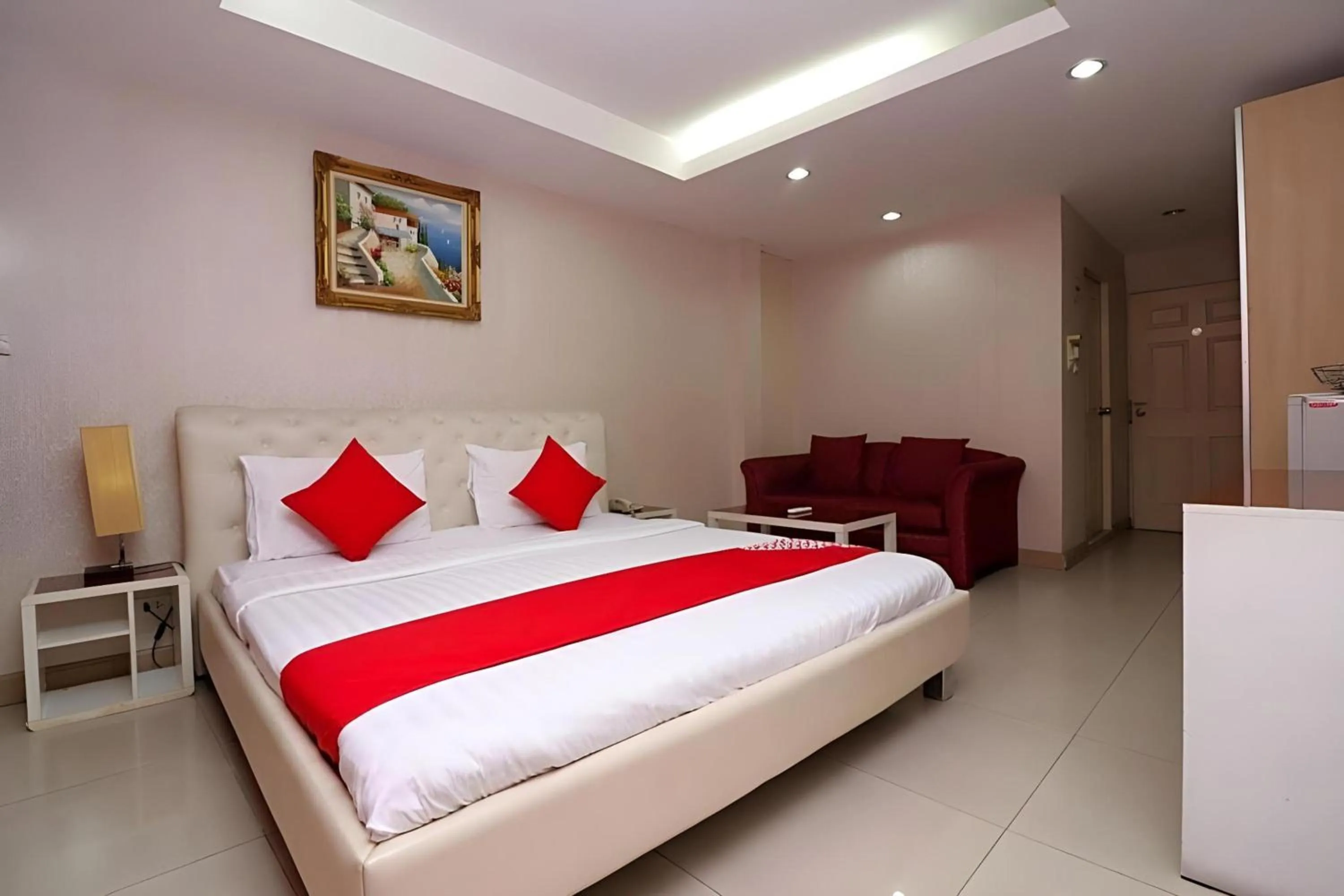 Bedroom, Bed in Diamond Residence Silom