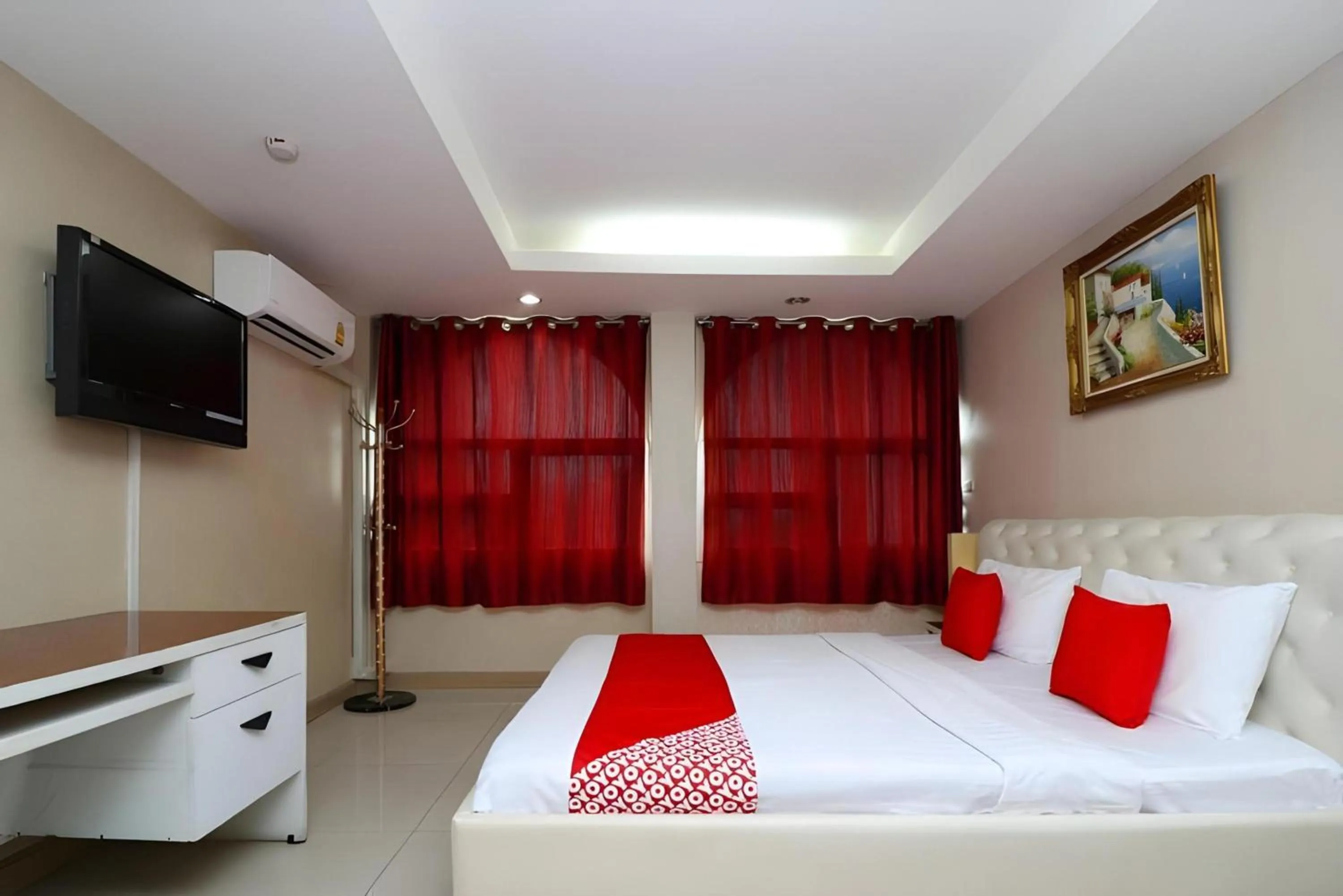 Bedroom, Bed in Diamond Residence Silom