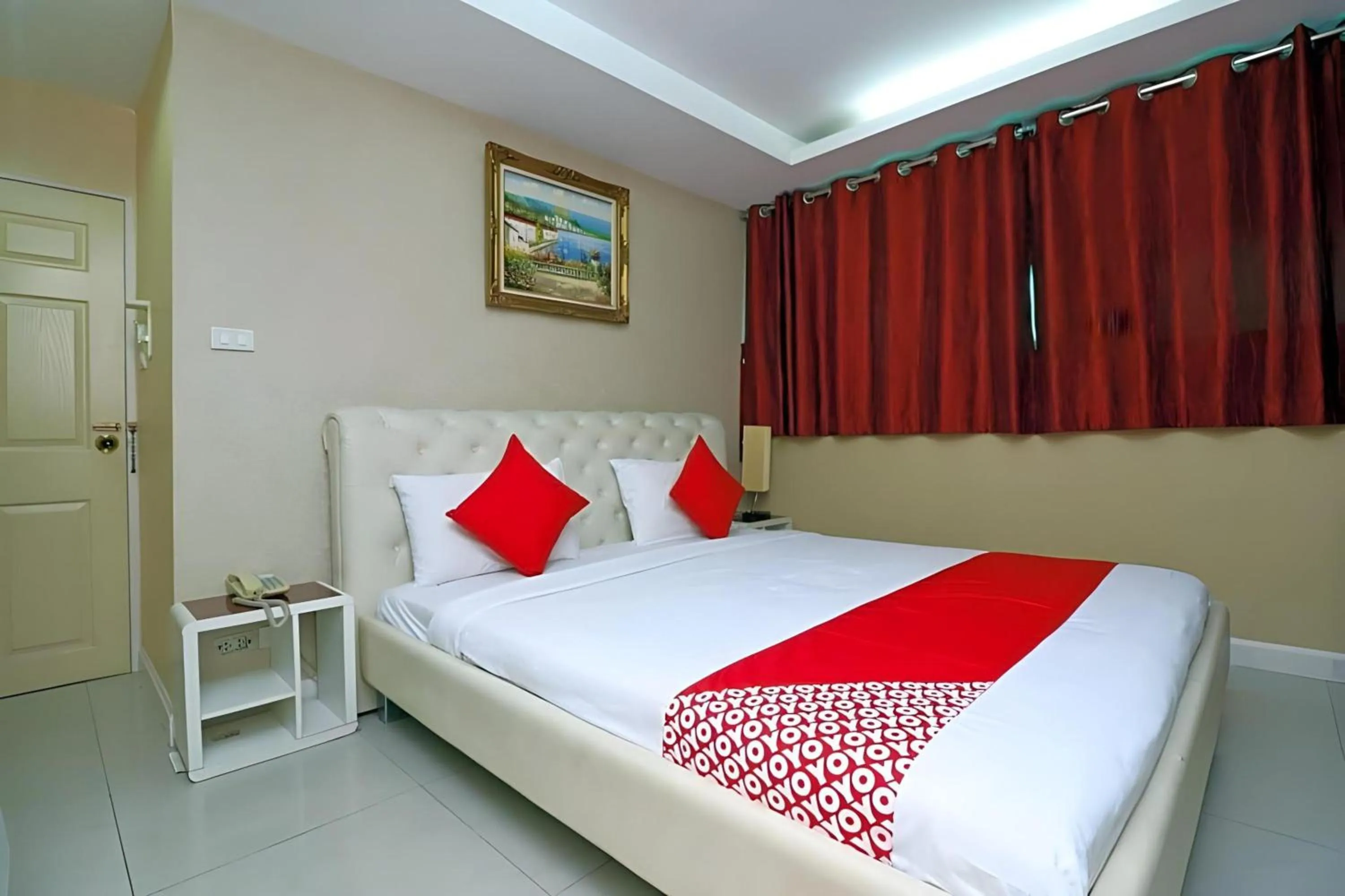 Bedroom, Bed in Diamond Residence Silom