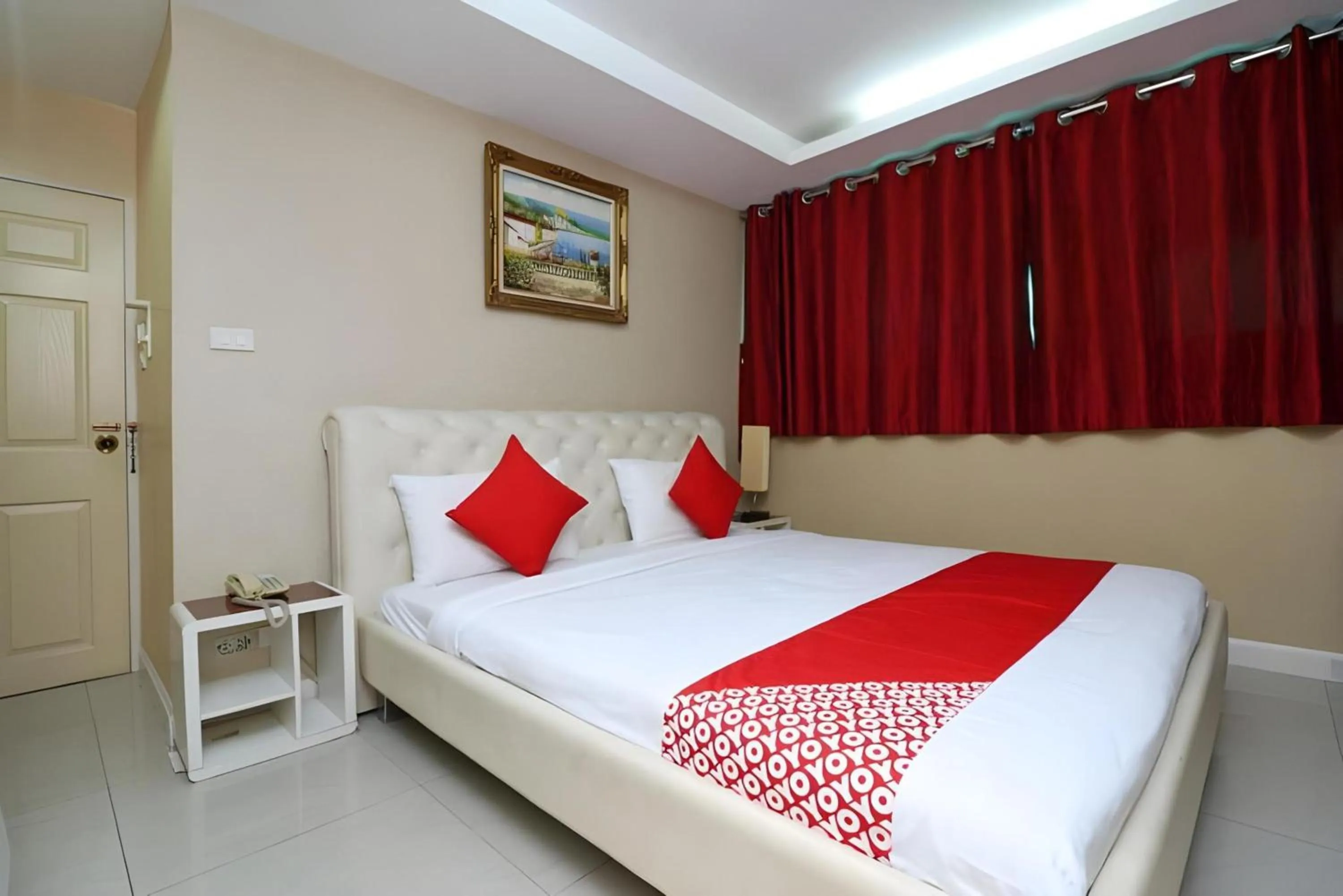 Bedroom, Bed in Diamond Residence Silom