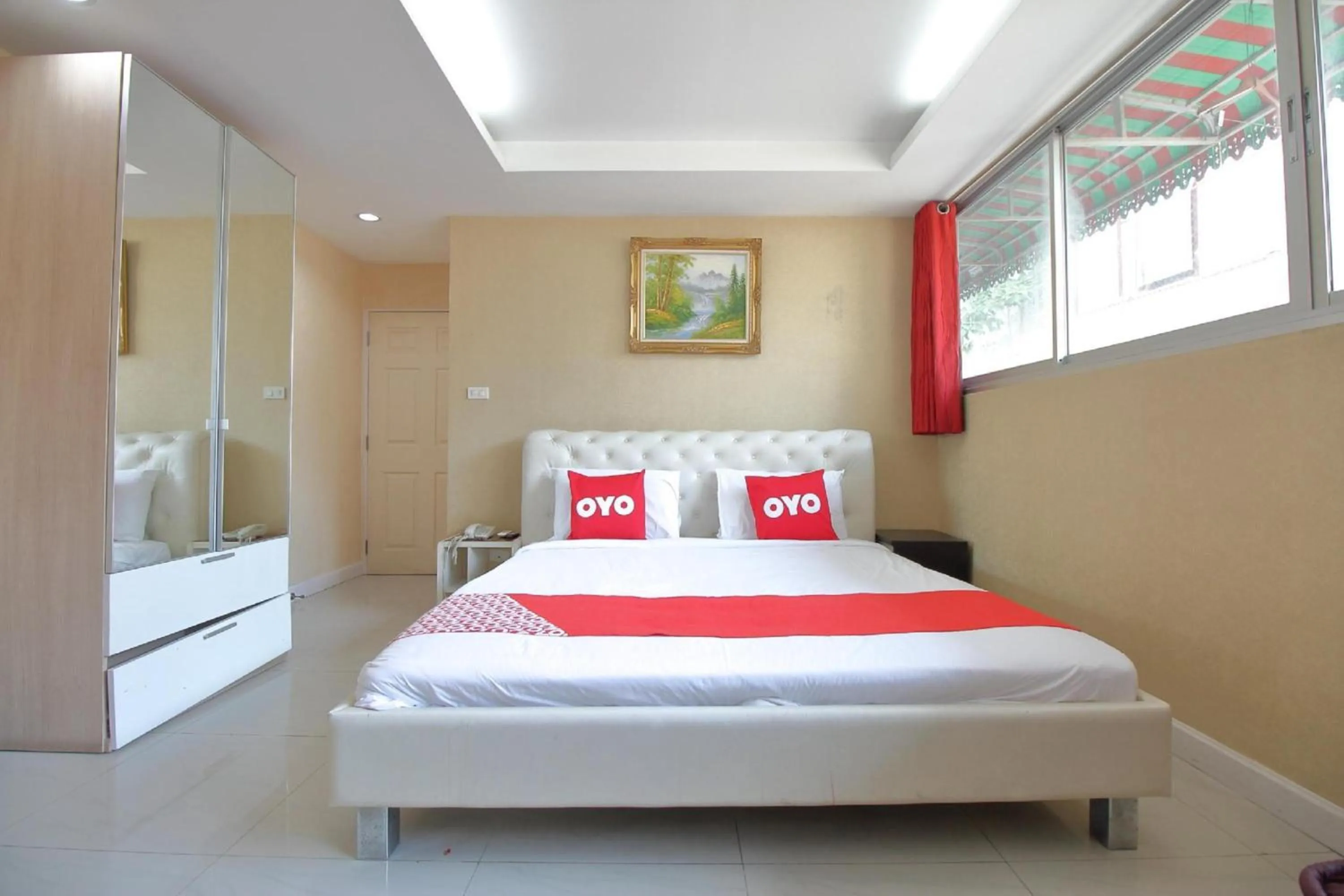 Bedroom, Bed in Diamond Residence Silom