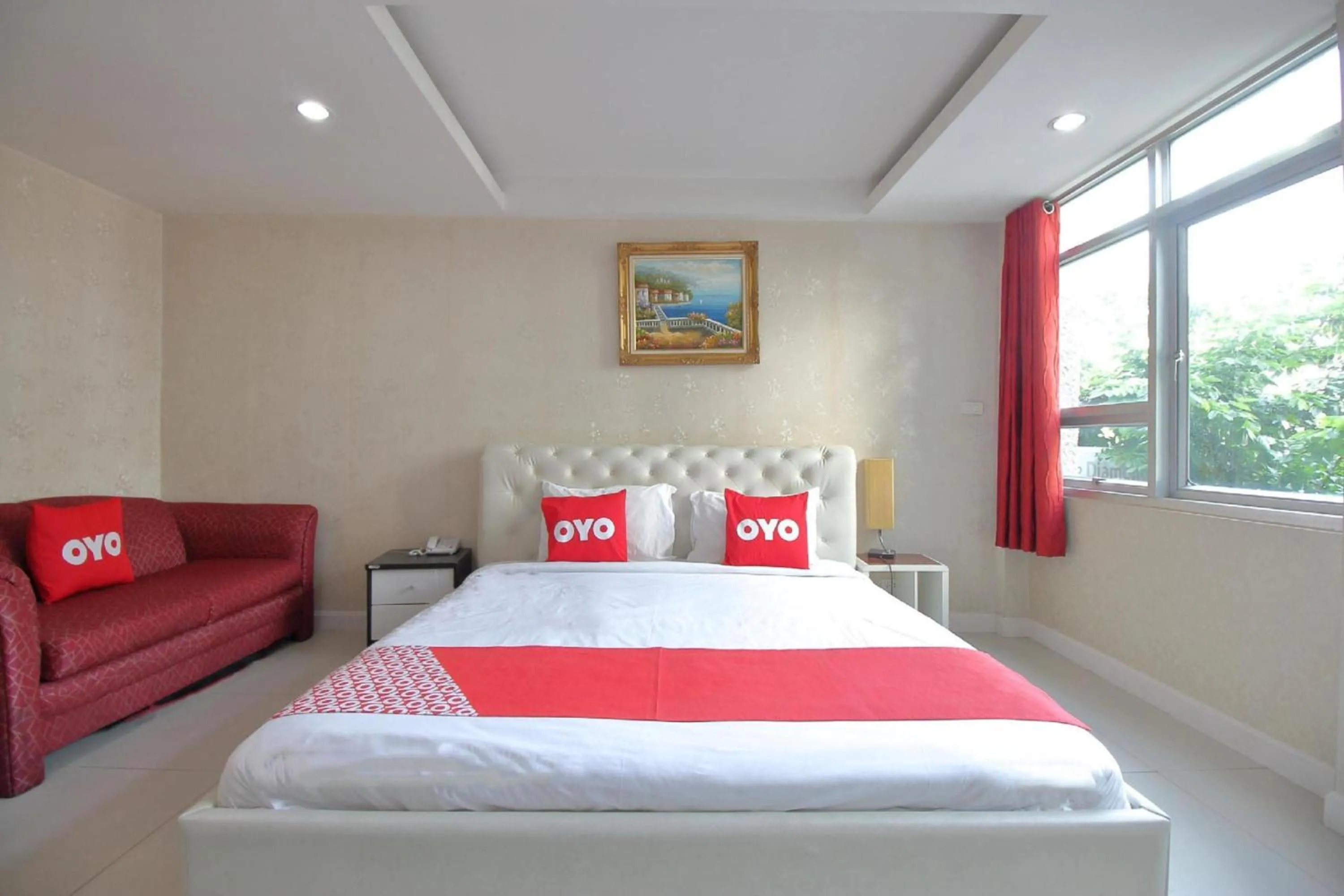 Bedroom, Bed in Diamond Residence Silom