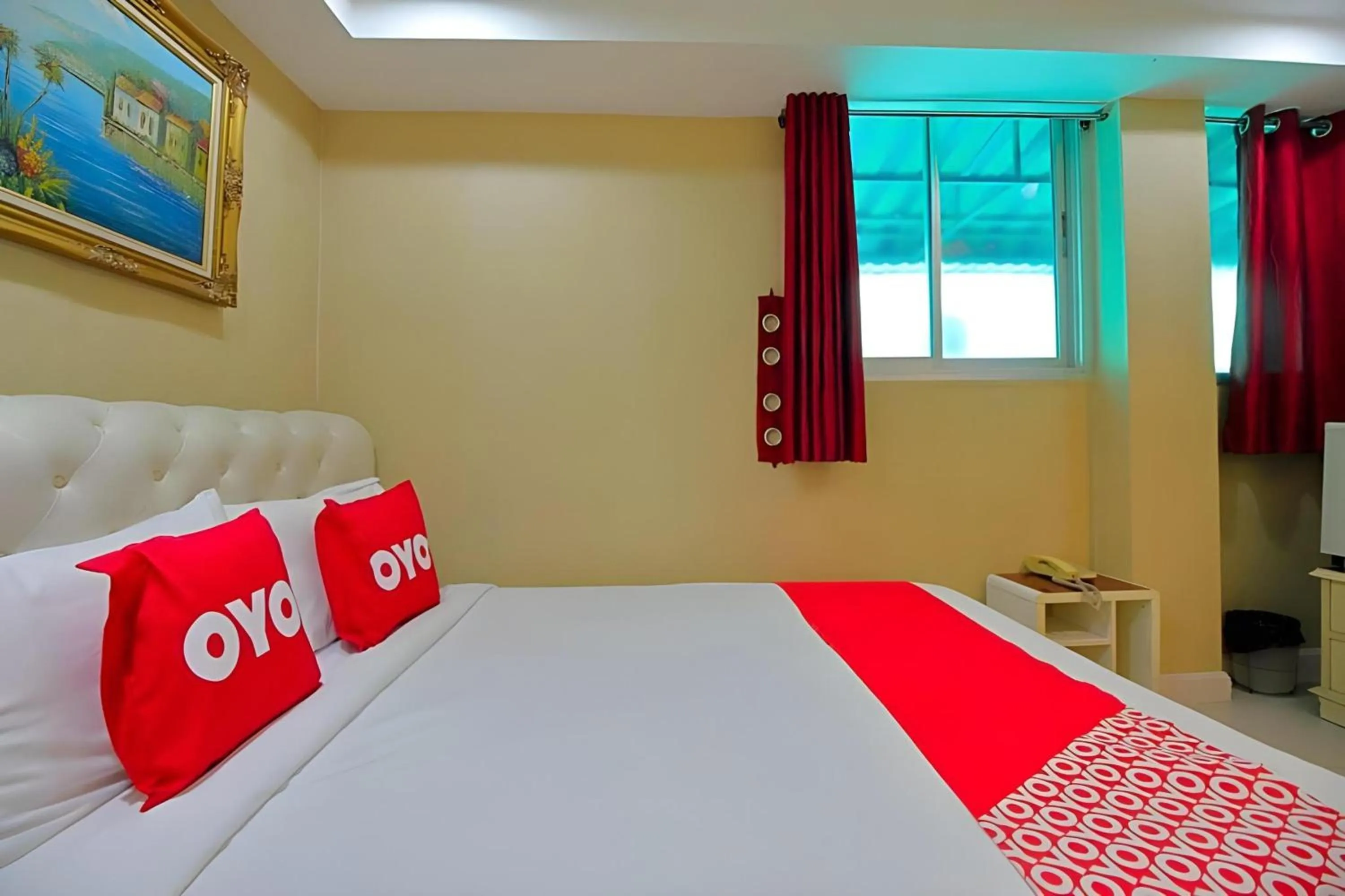 Bedroom, Bed in Diamond Residence Silom