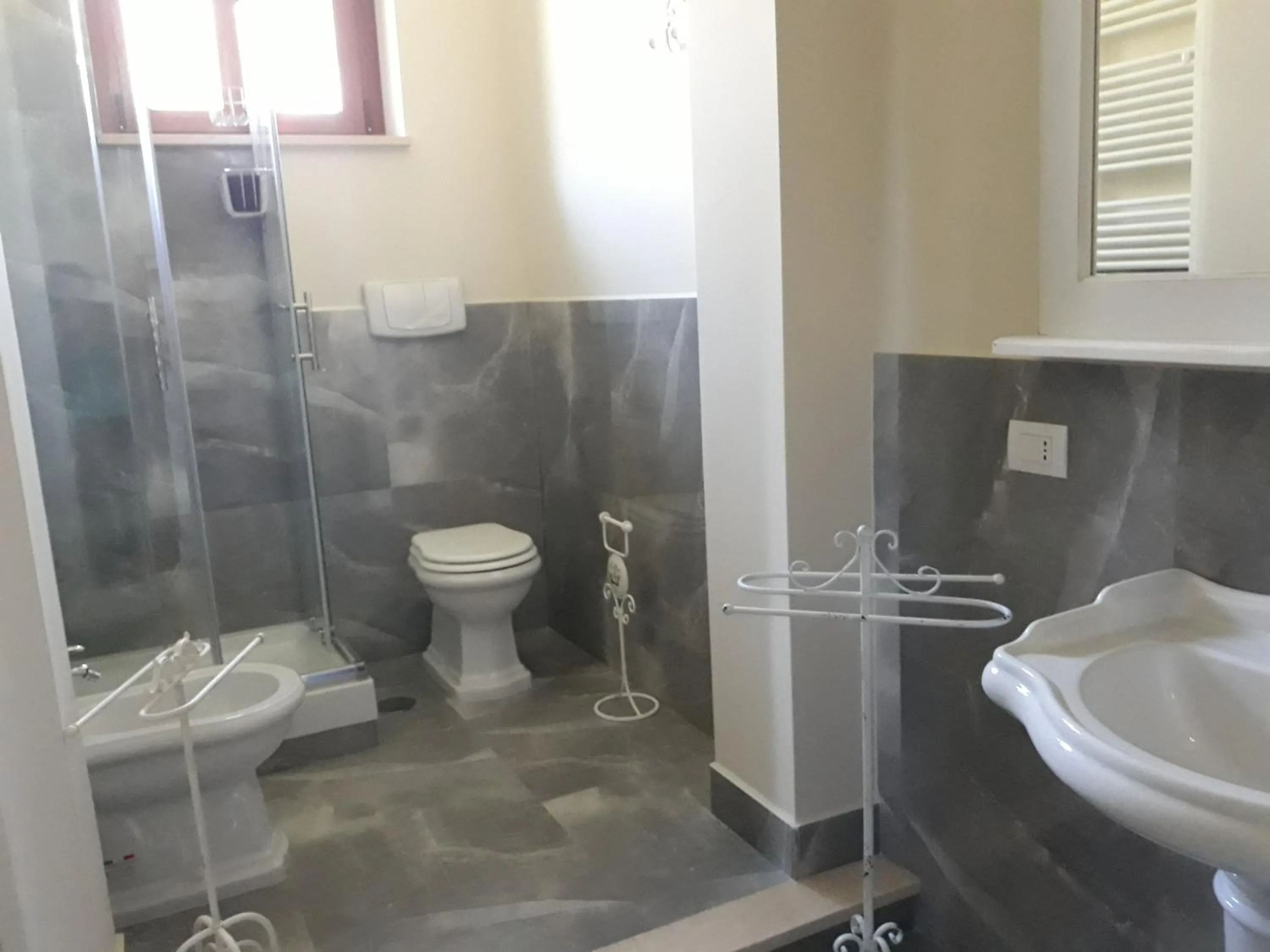 Shower in L'Orto sul Poggio