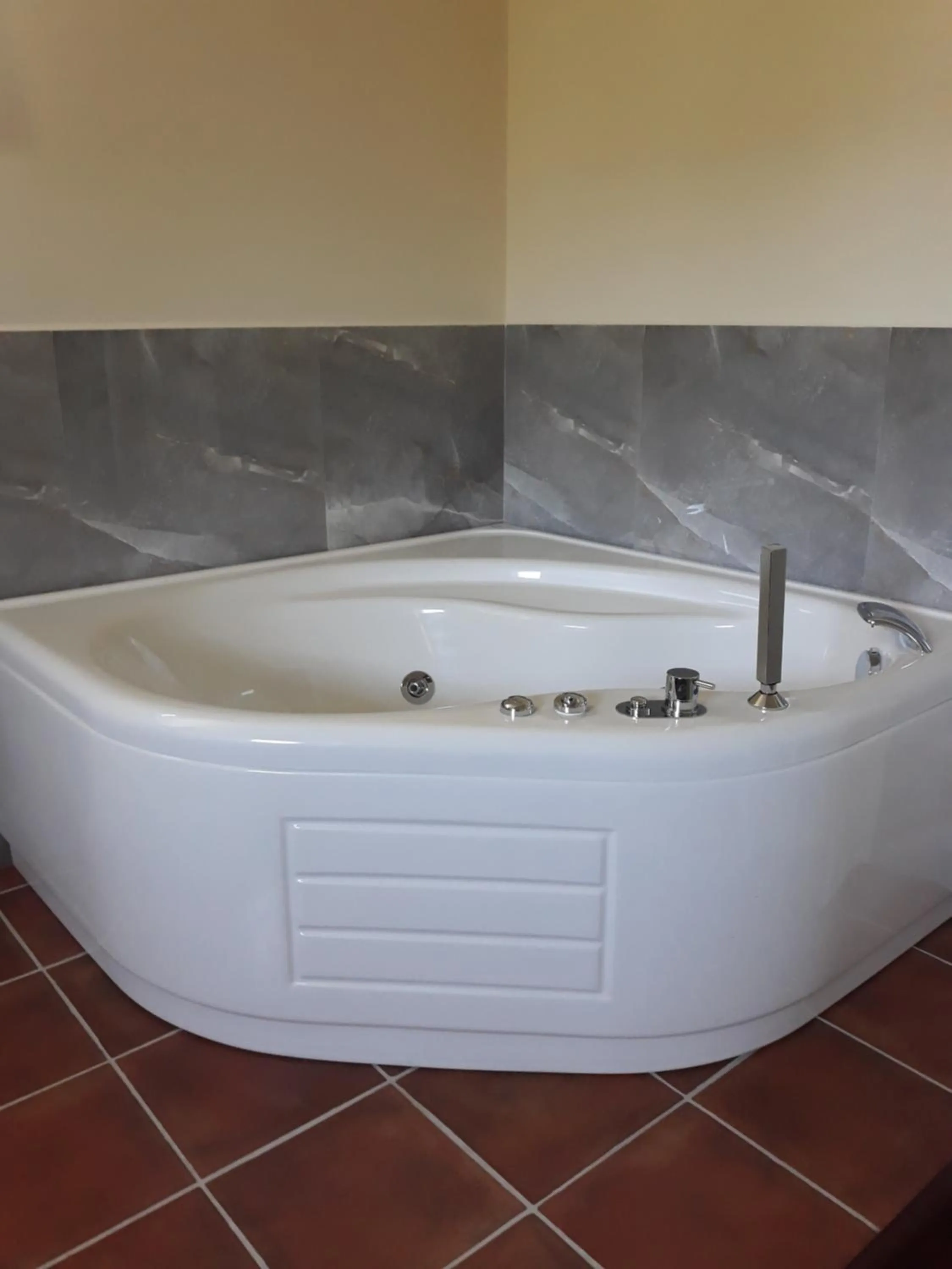 Hot Tub in L'Orto sul Poggio