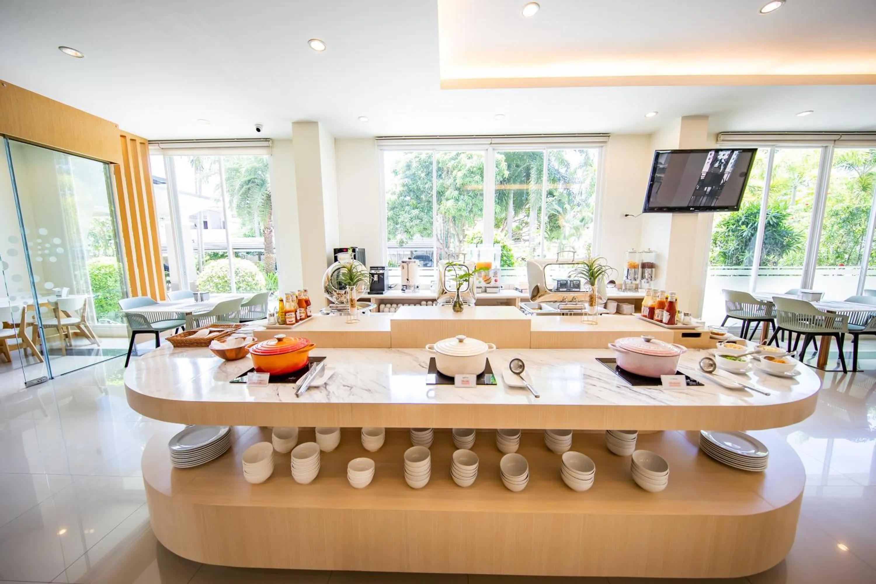 Restaurant/places to eat in Phavina Grand Boutique