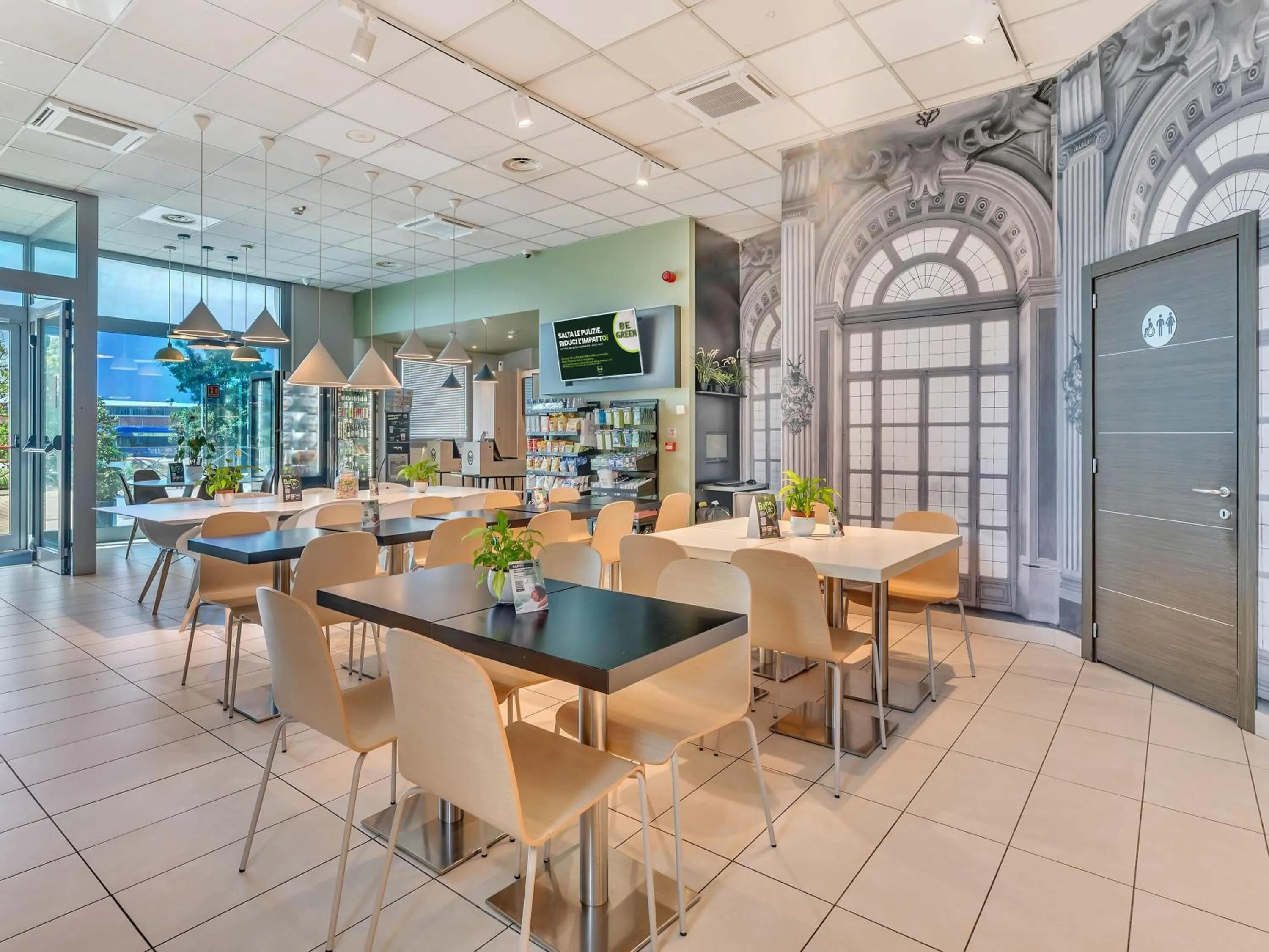 Restaurant/places to eat in B&B HOTEL Torino Orbassano