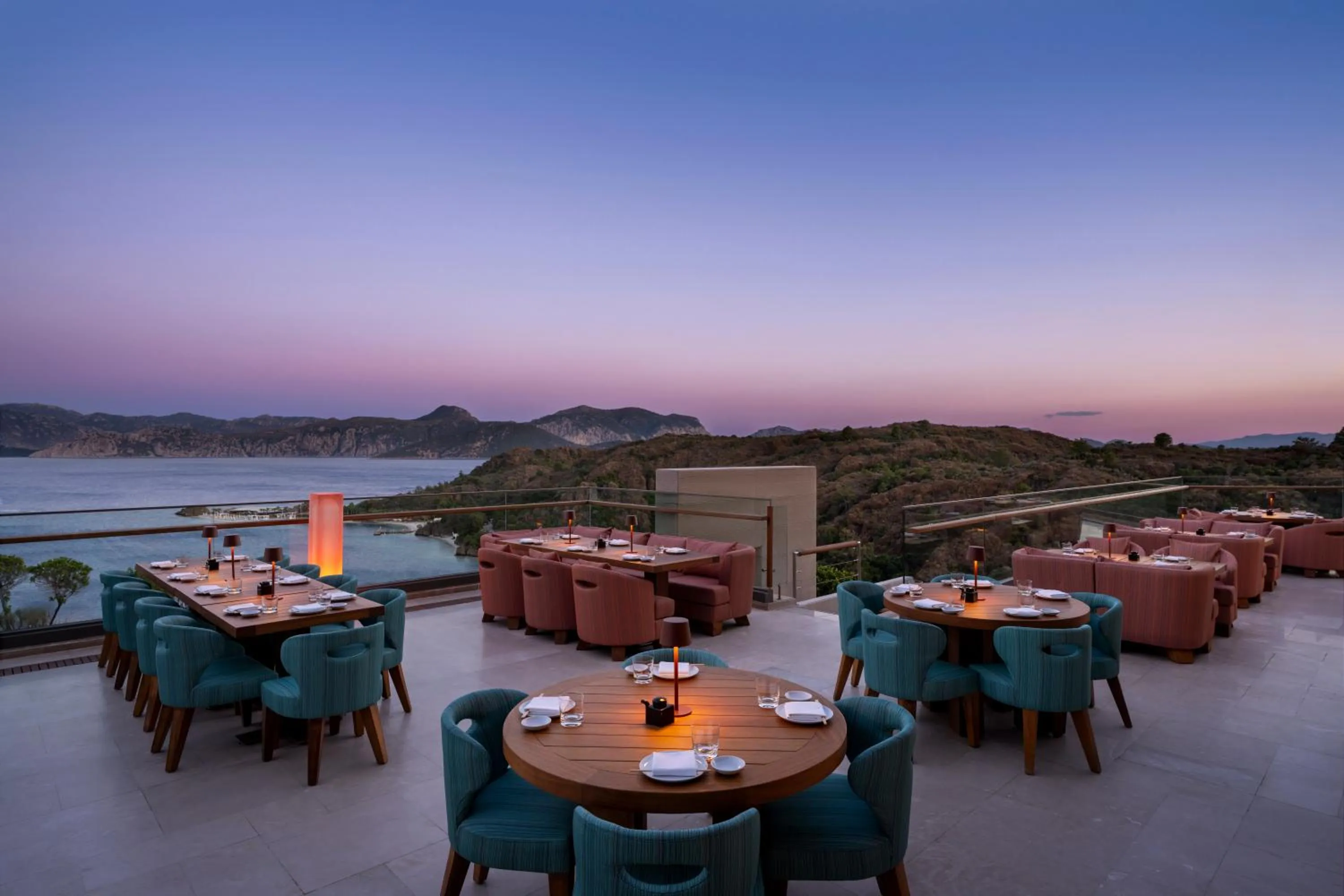 Restaurant/places to eat in D Maris Bay