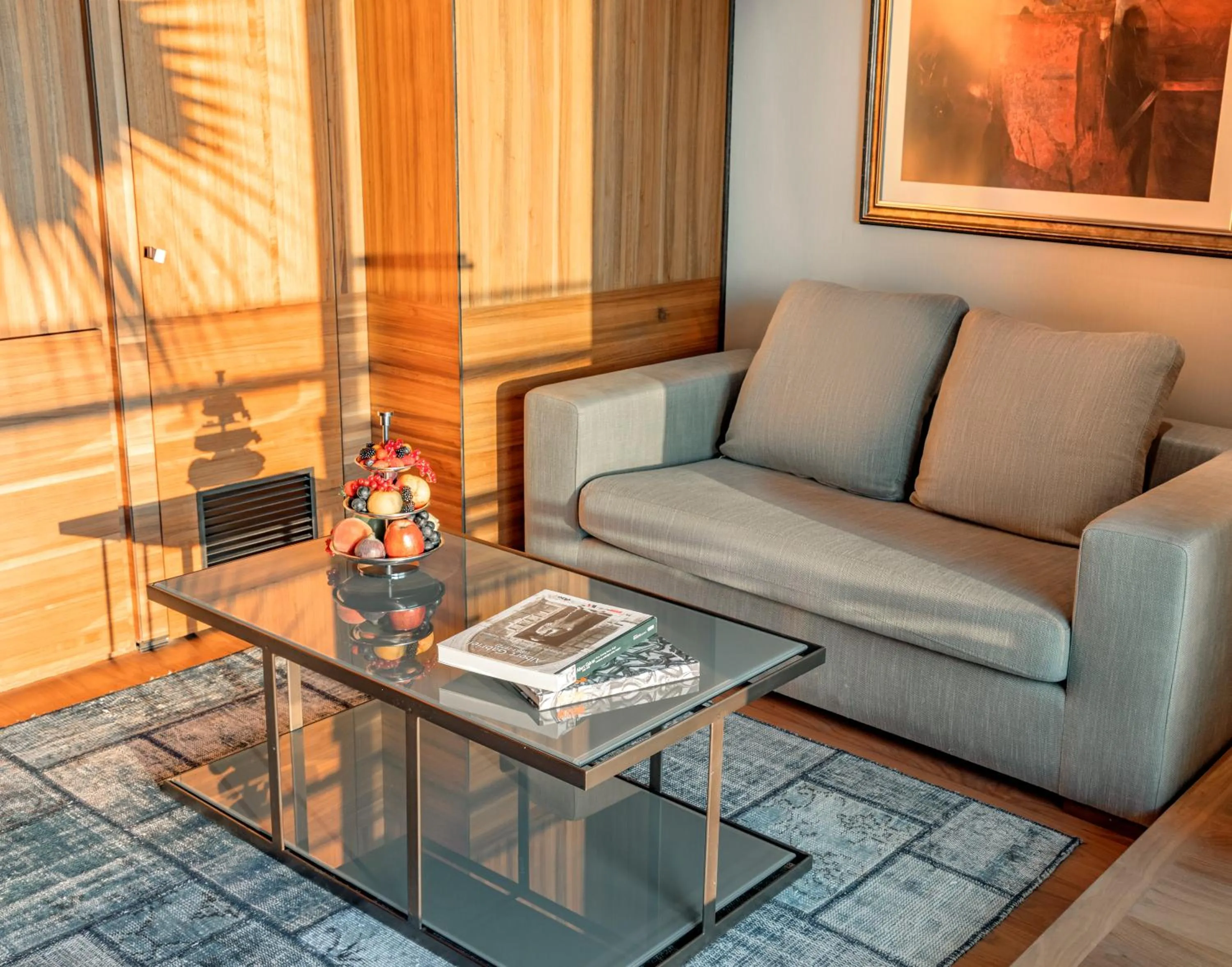 Decorative detail in D Maris Bay