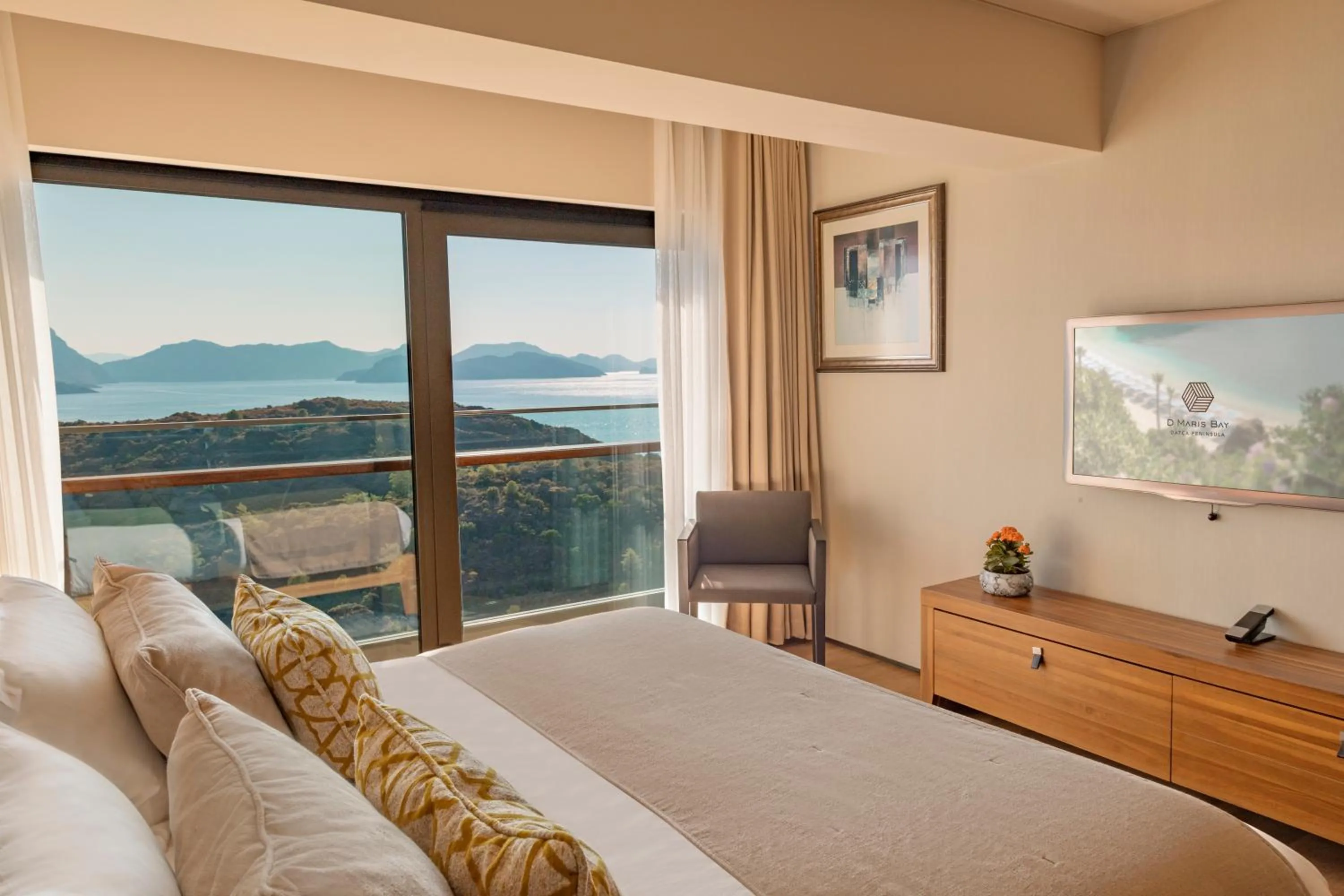 Photo of the whole room, Bed in D Maris Bay