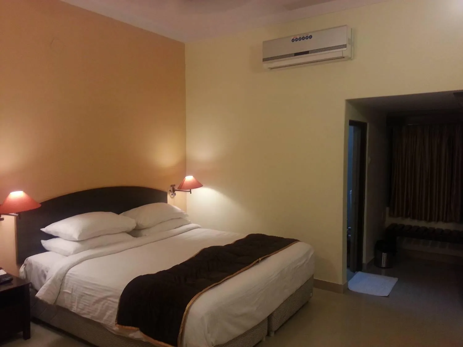 Bedroom, Bed in Rajputana Palace