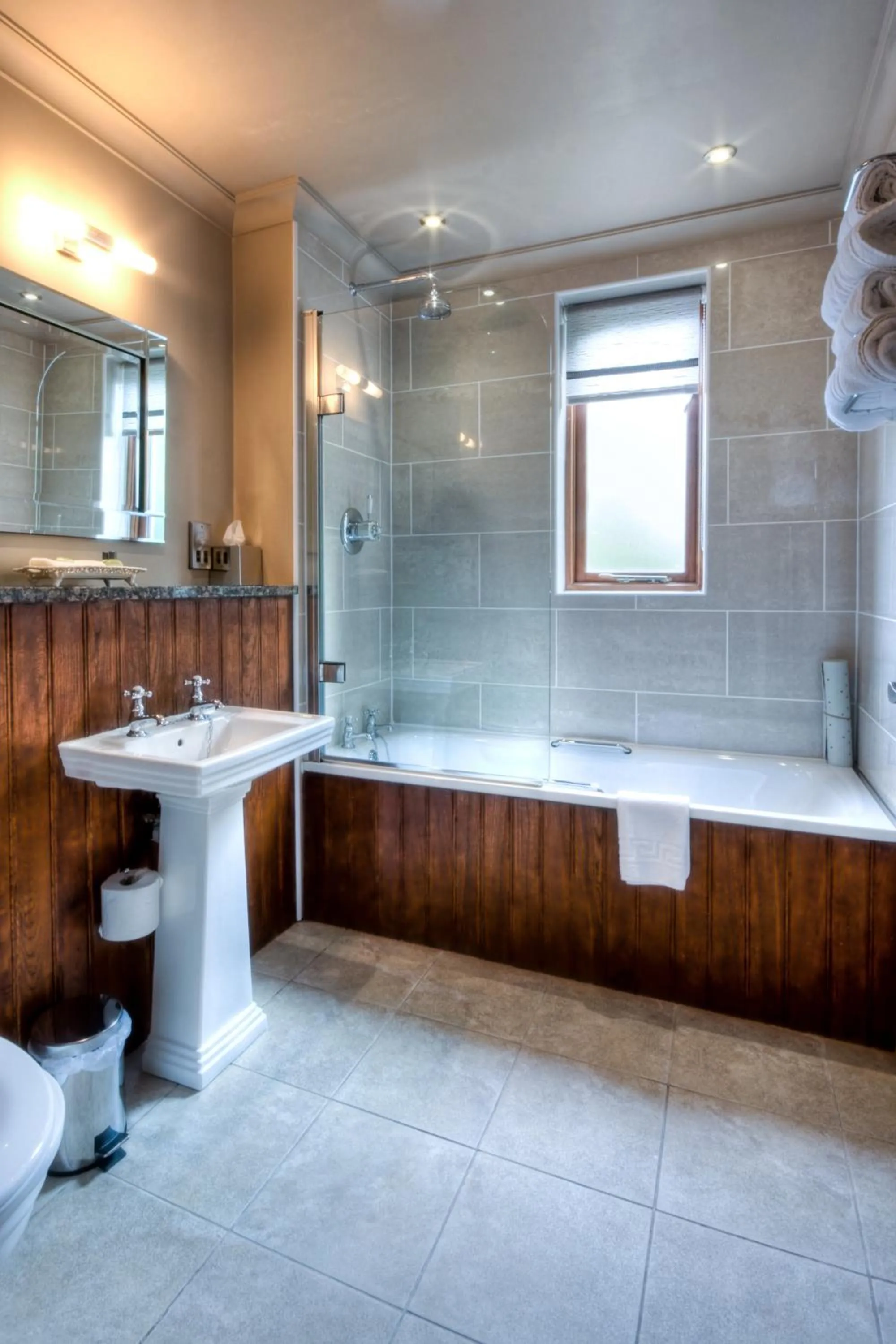 Bathroom in Whitley Hall Hotel