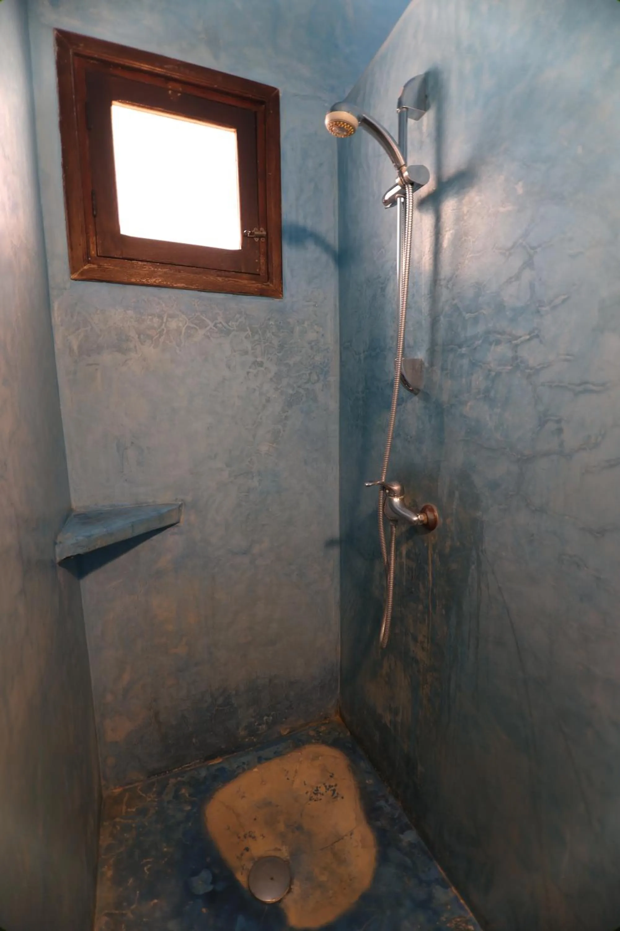 Shower in Paradis Nomade