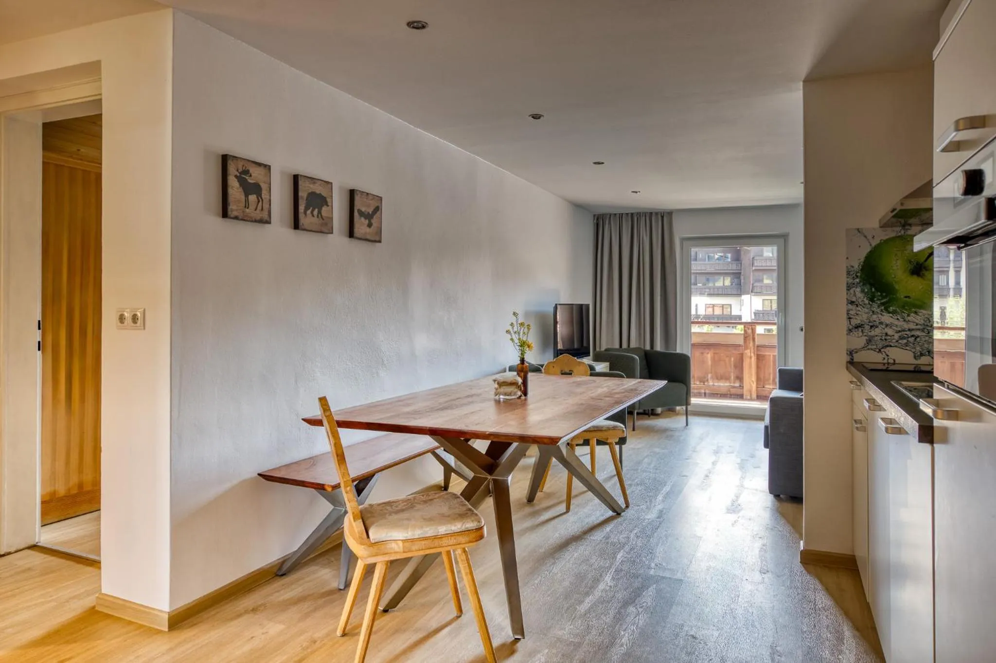 Kitchen or kitchenette in Boutiquehotel ZOMM in Seefeld