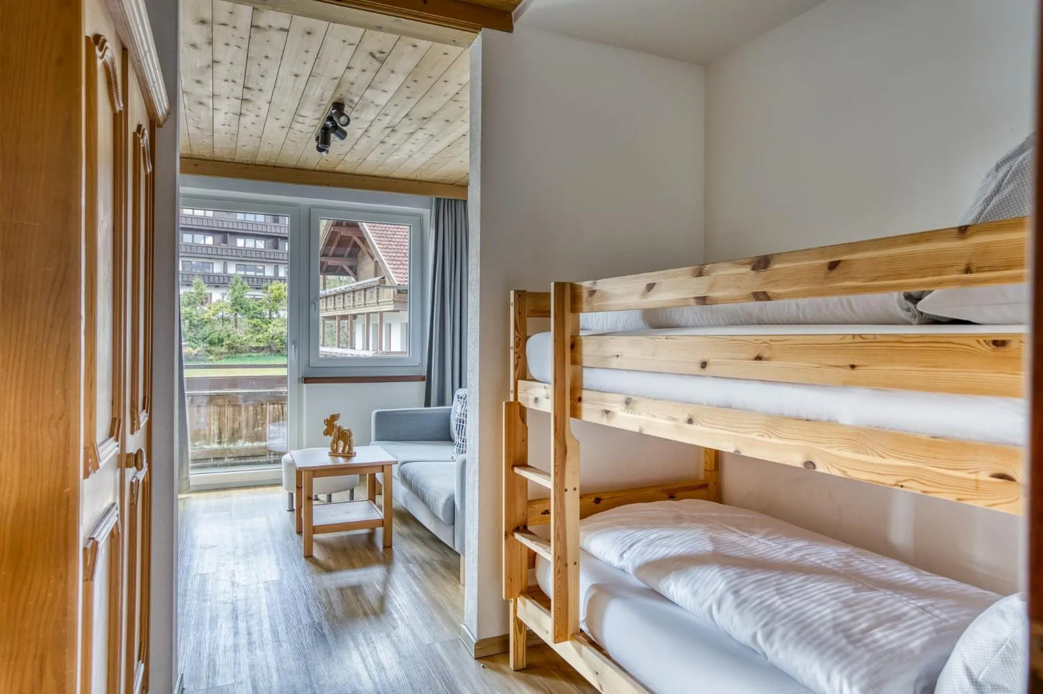 wardrobe, Bed in Boutiquehotel ZOMM in Seefeld