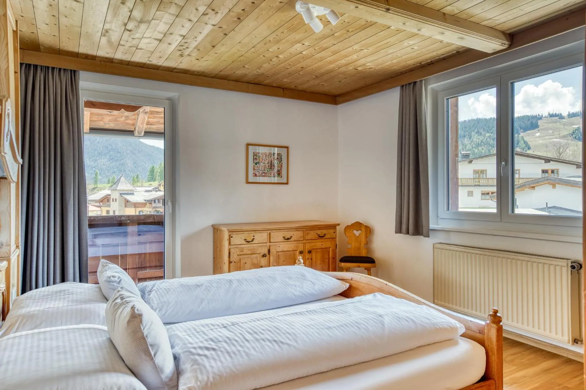 Mountain view, Bed in Boutiquehotel ZOMM in Seefeld