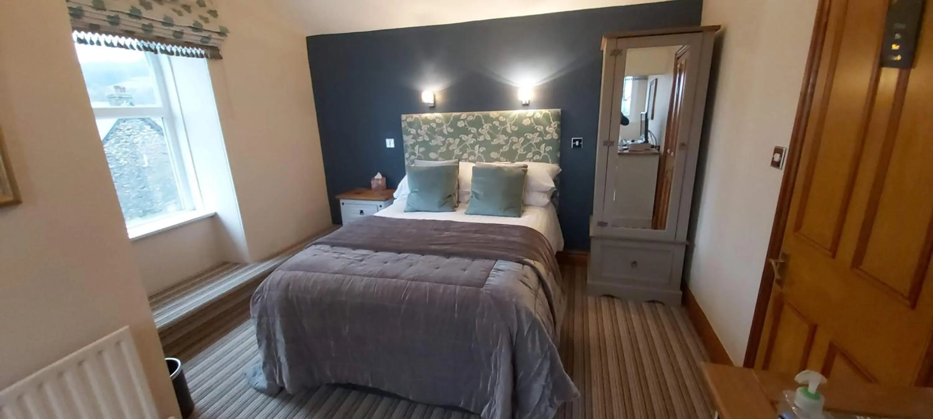 Bed in Laurel Cottage