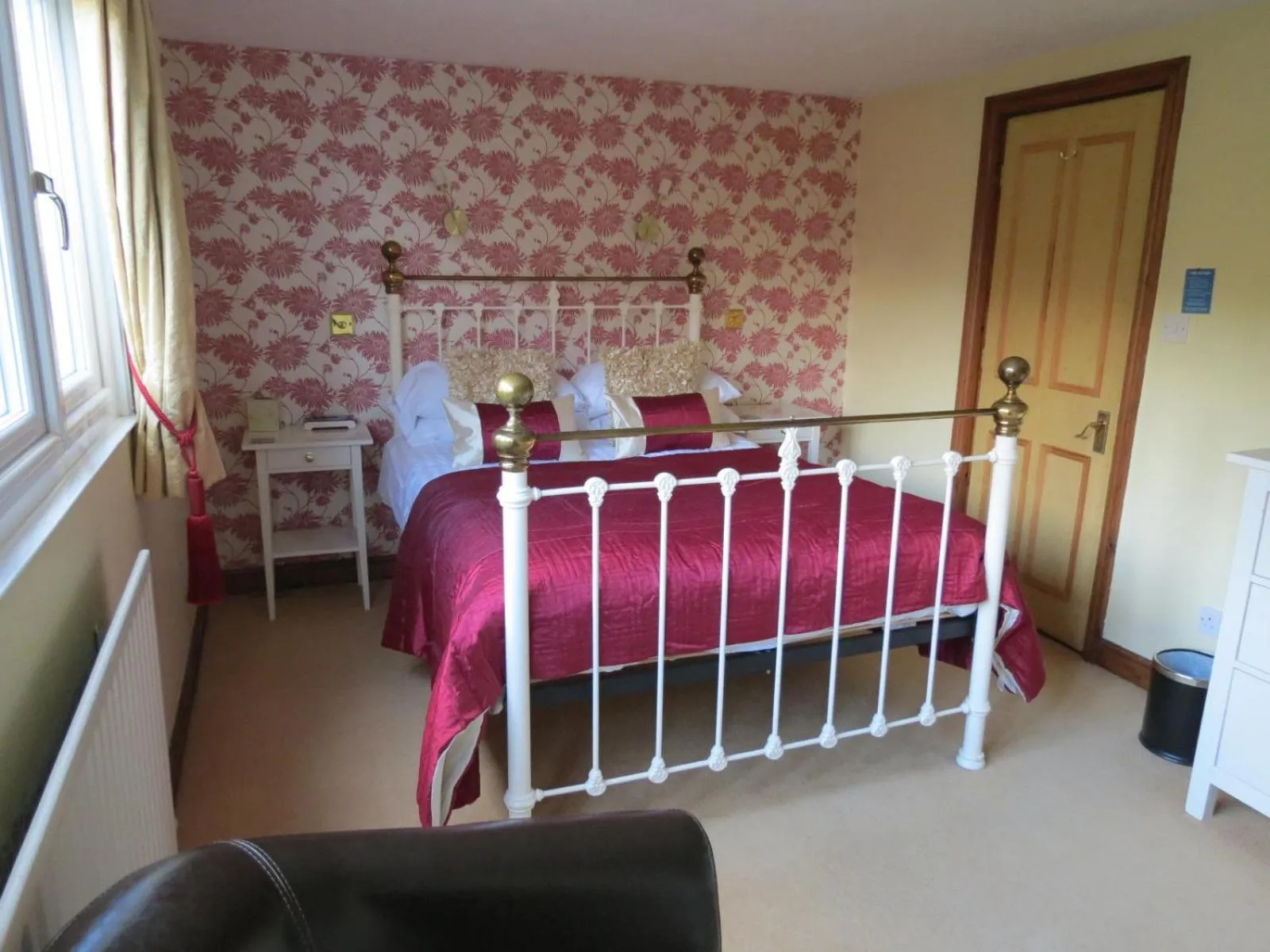 Day in Laurel Cottage