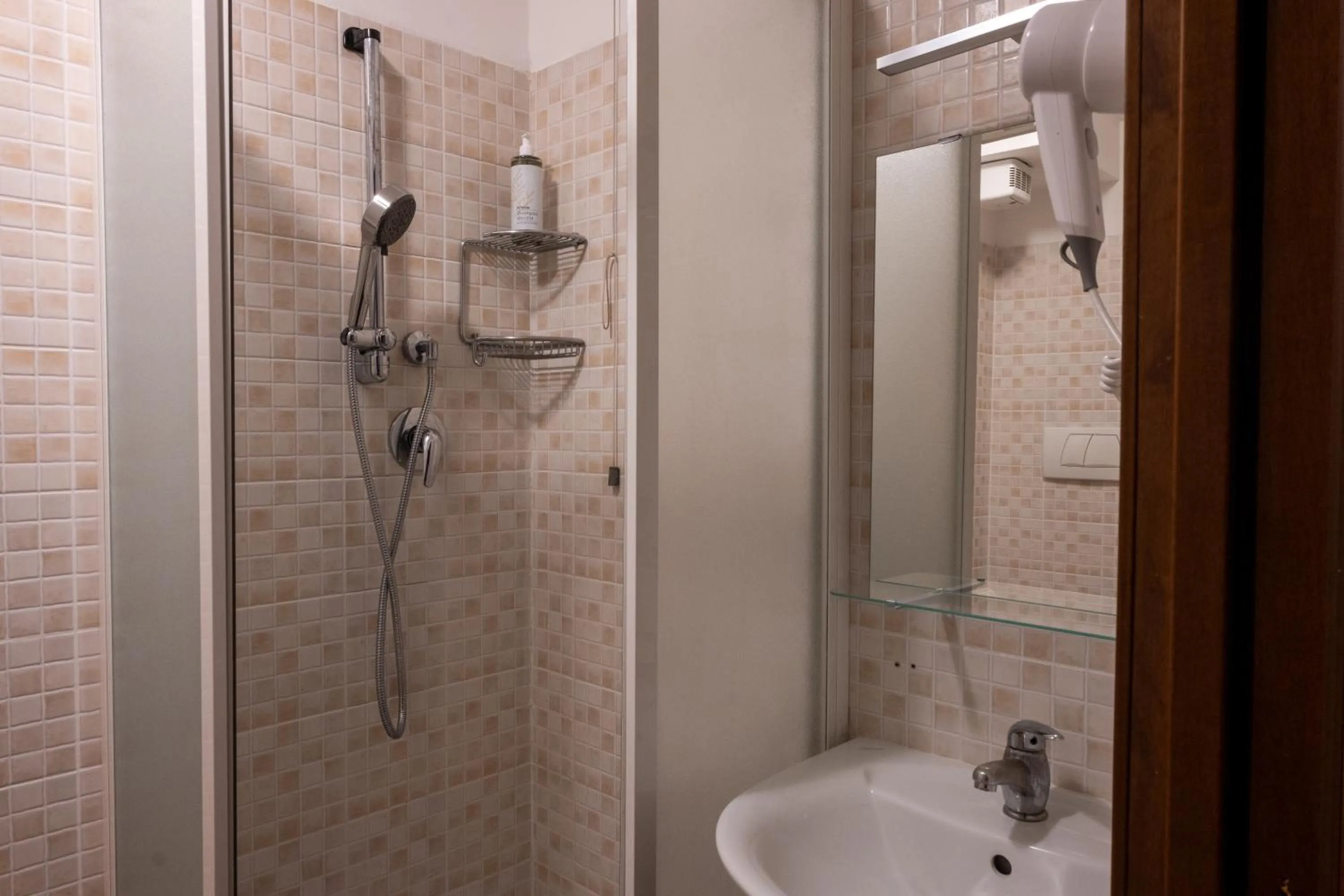 Shower in Antica Raffineria