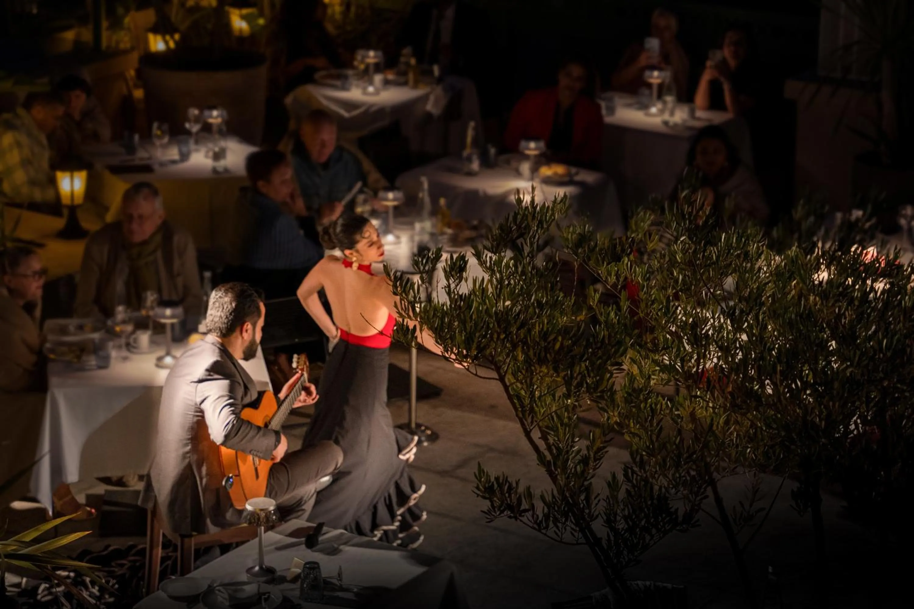 Evening entertainment in Palais Faraj Suites & Spa