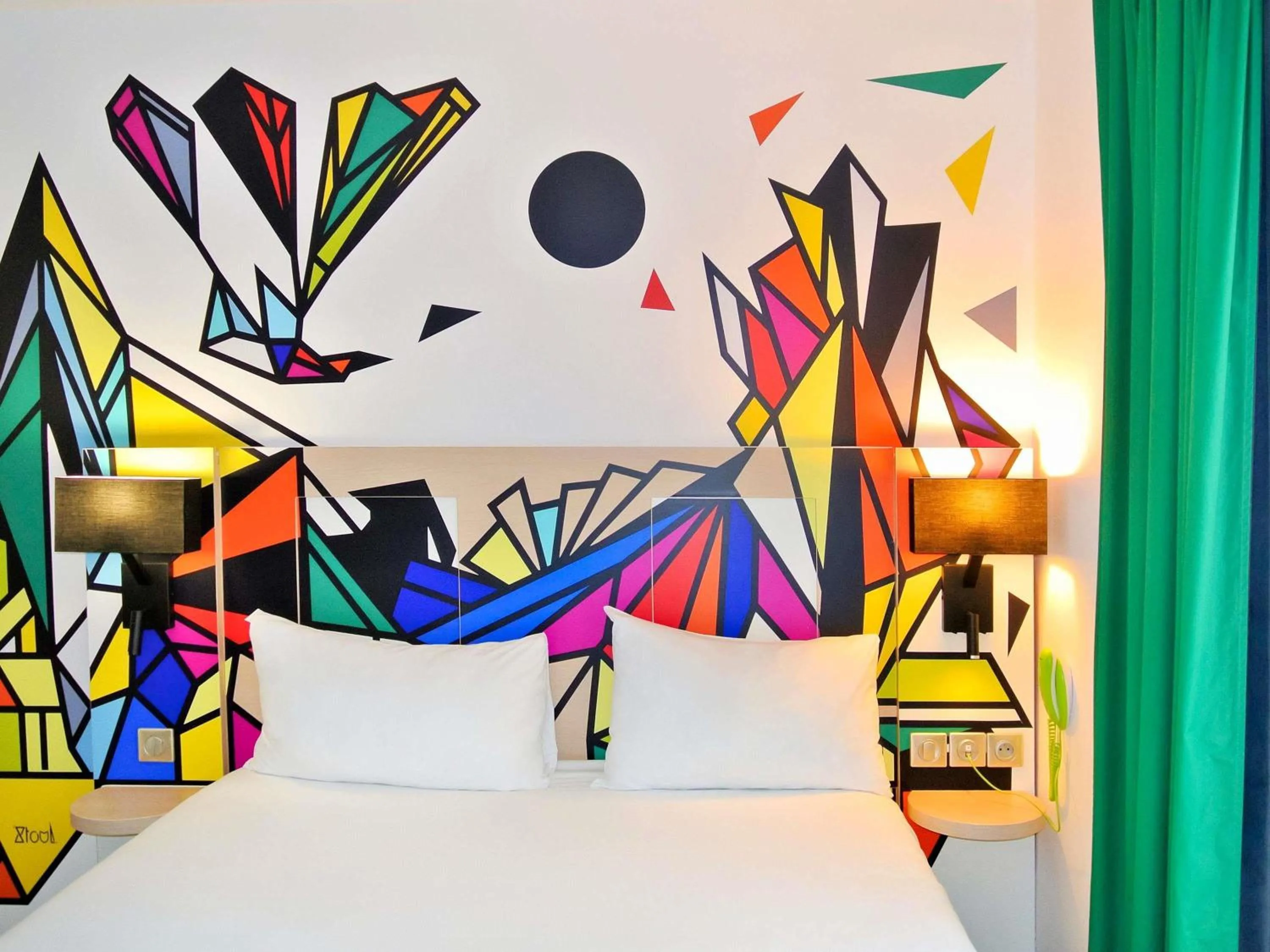 Bedroom, Bed in ibis Styles Paris Maine Montparnasse