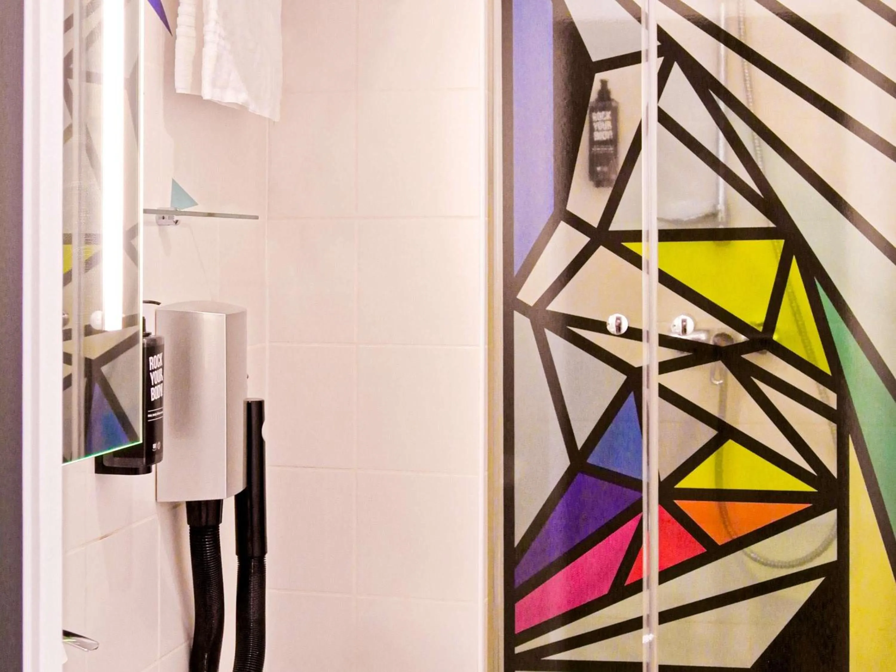 Bedroom in ibis Styles Paris Maine Montparnasse