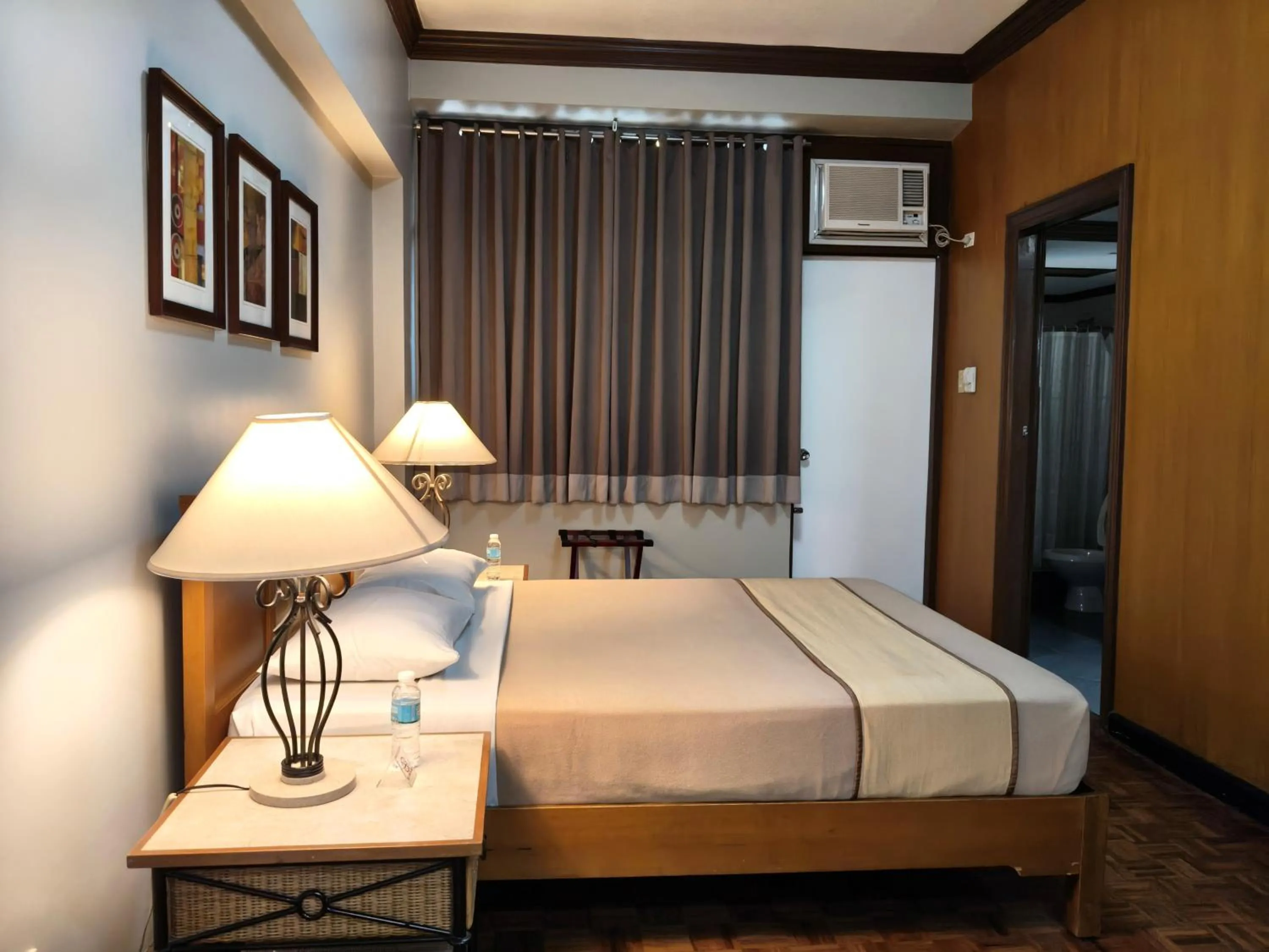 Bedroom, Bed in Tropicana Suites