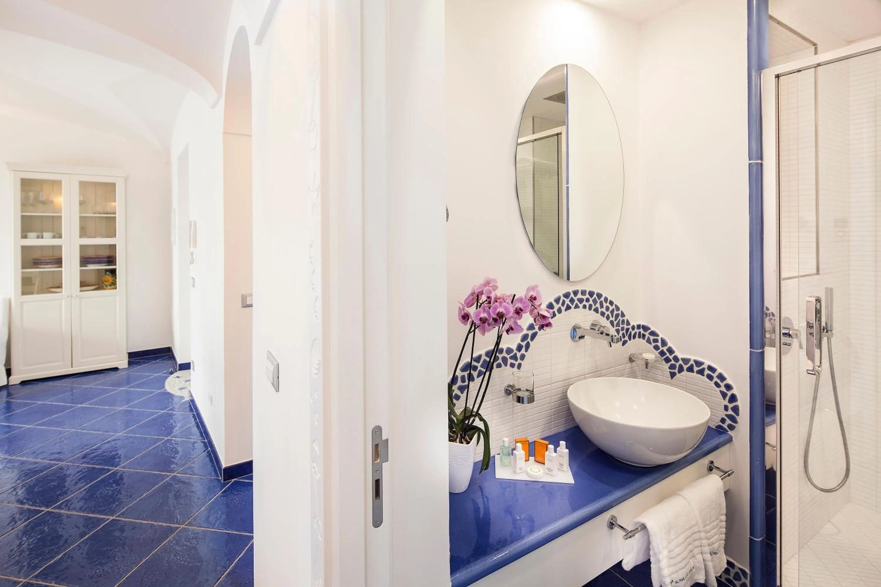 Bathroom, Bed in Ischia Blu Resort