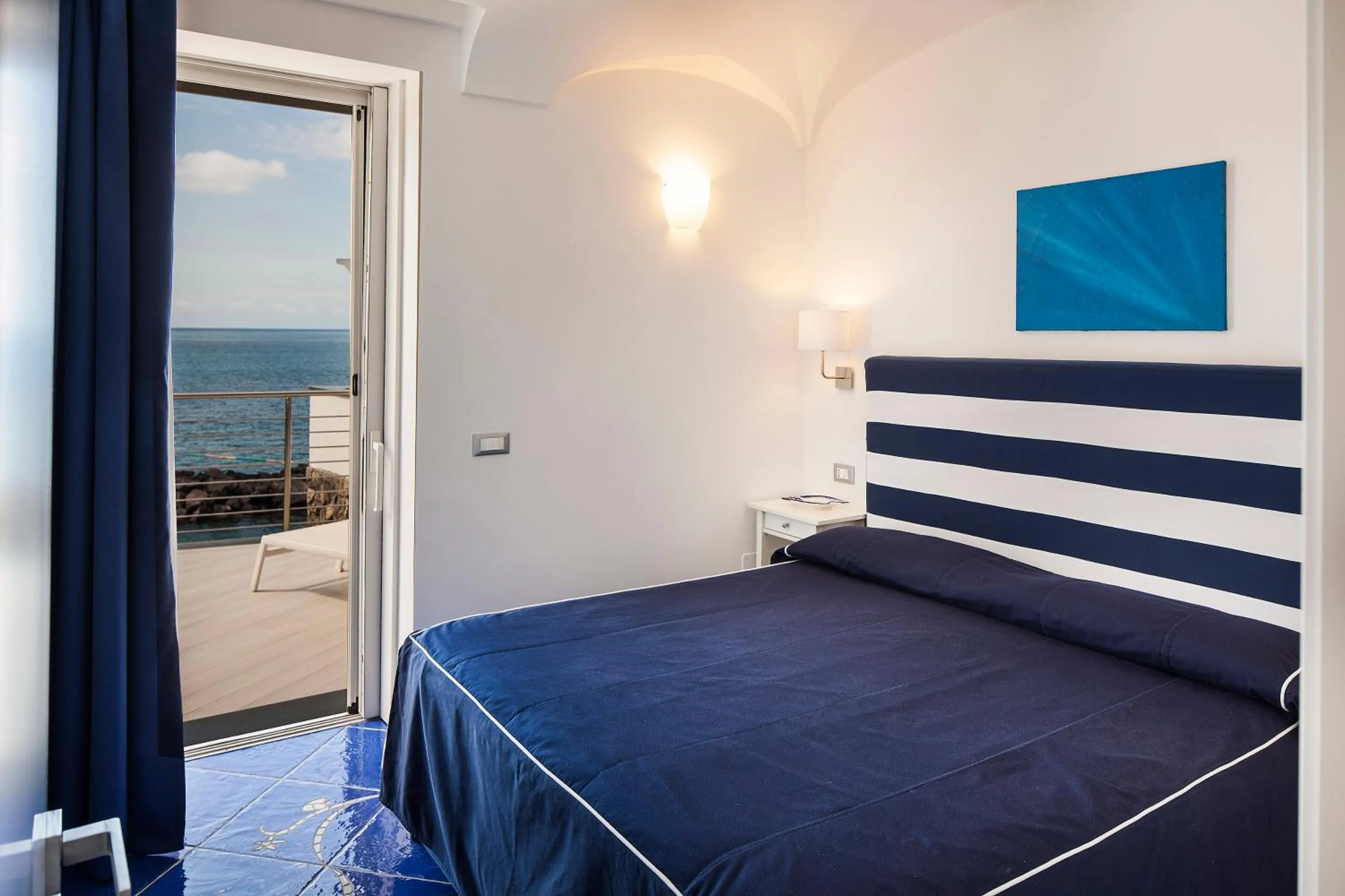 Photo of the whole room, Bed in Ischia Blu Resort