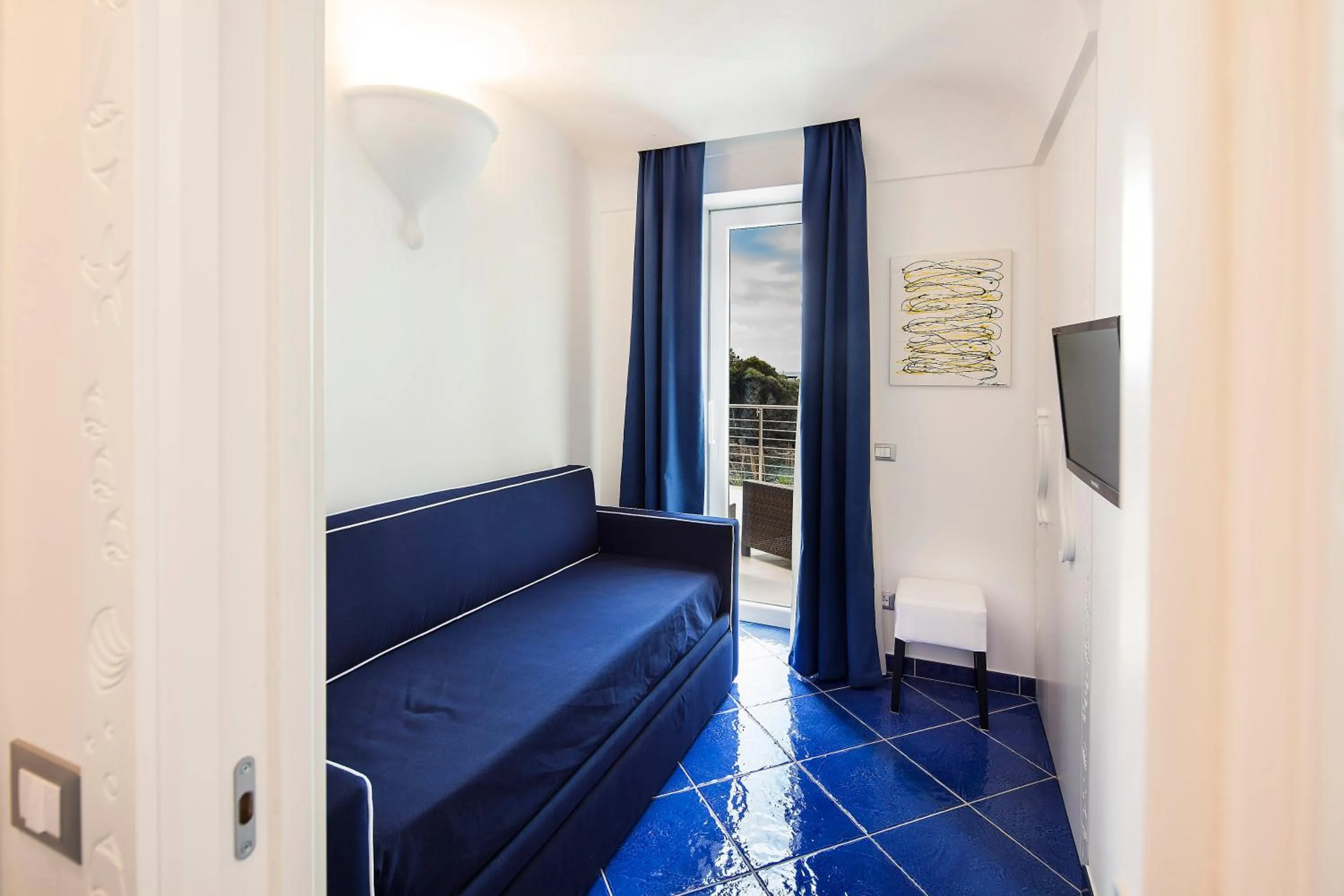 Photo of the whole room, Bed in Ischia Blu Resort