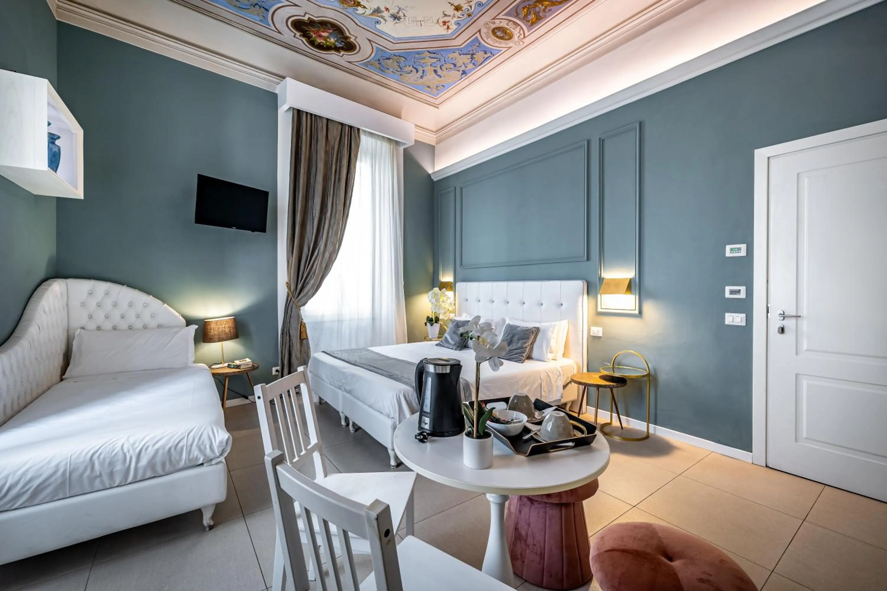 Photo of the whole room, Bed in Boutique Hotel La Casa di Morfeo