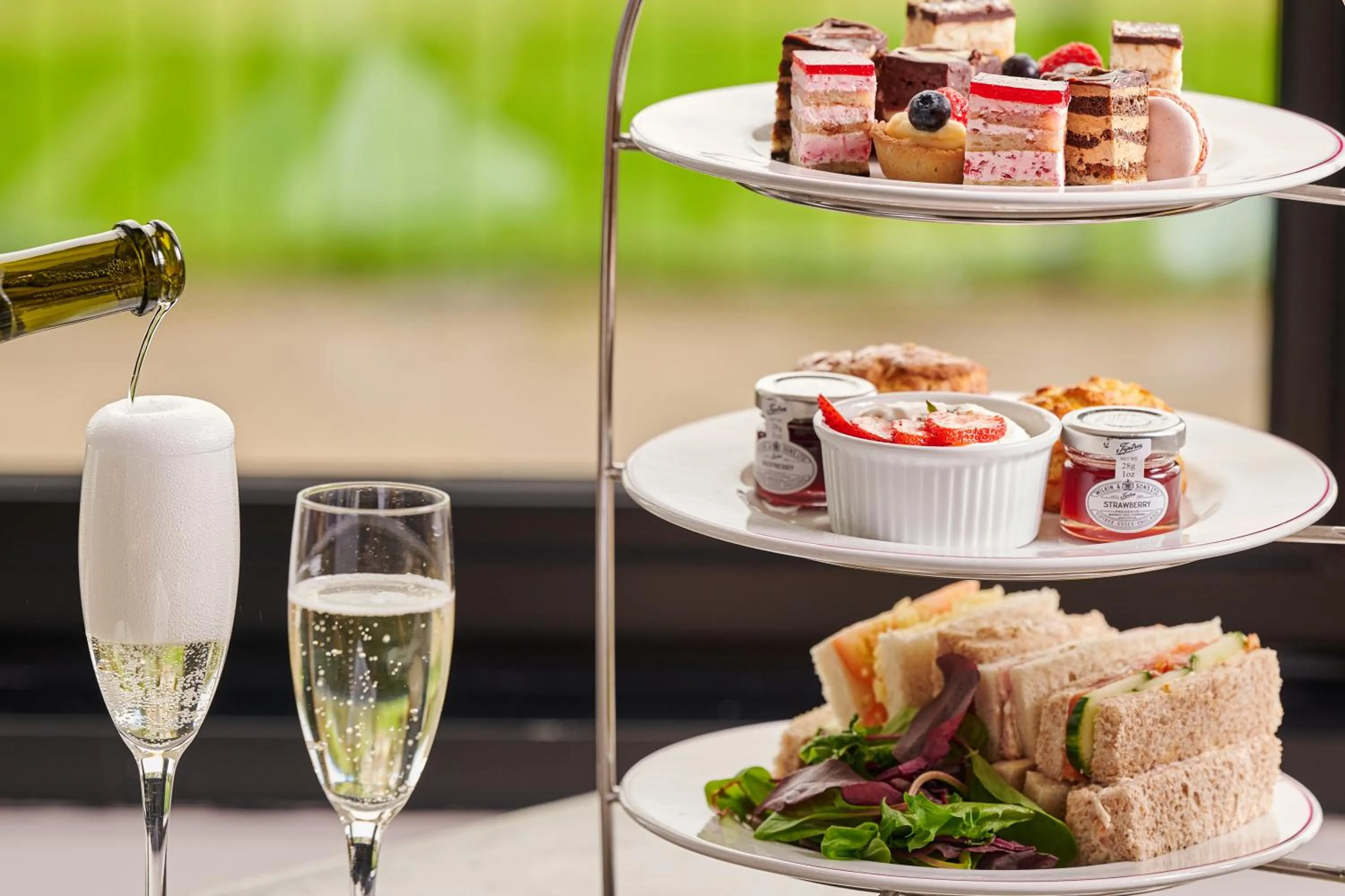 Restaurant/places to eat in Comis Hotel & Golf Resort