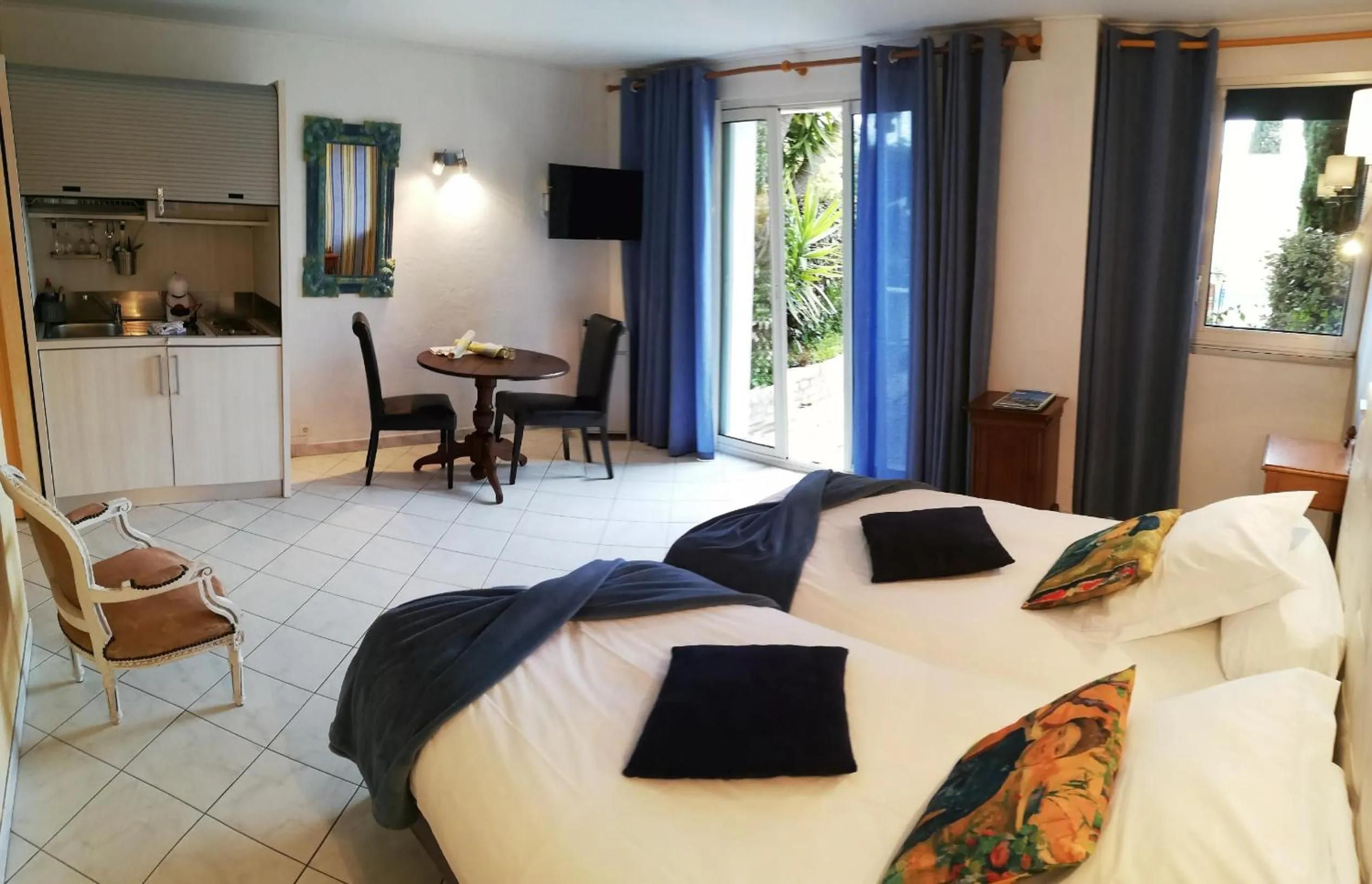 Photo of the whole room, Bed in Chambre d'hôtes La Potinière