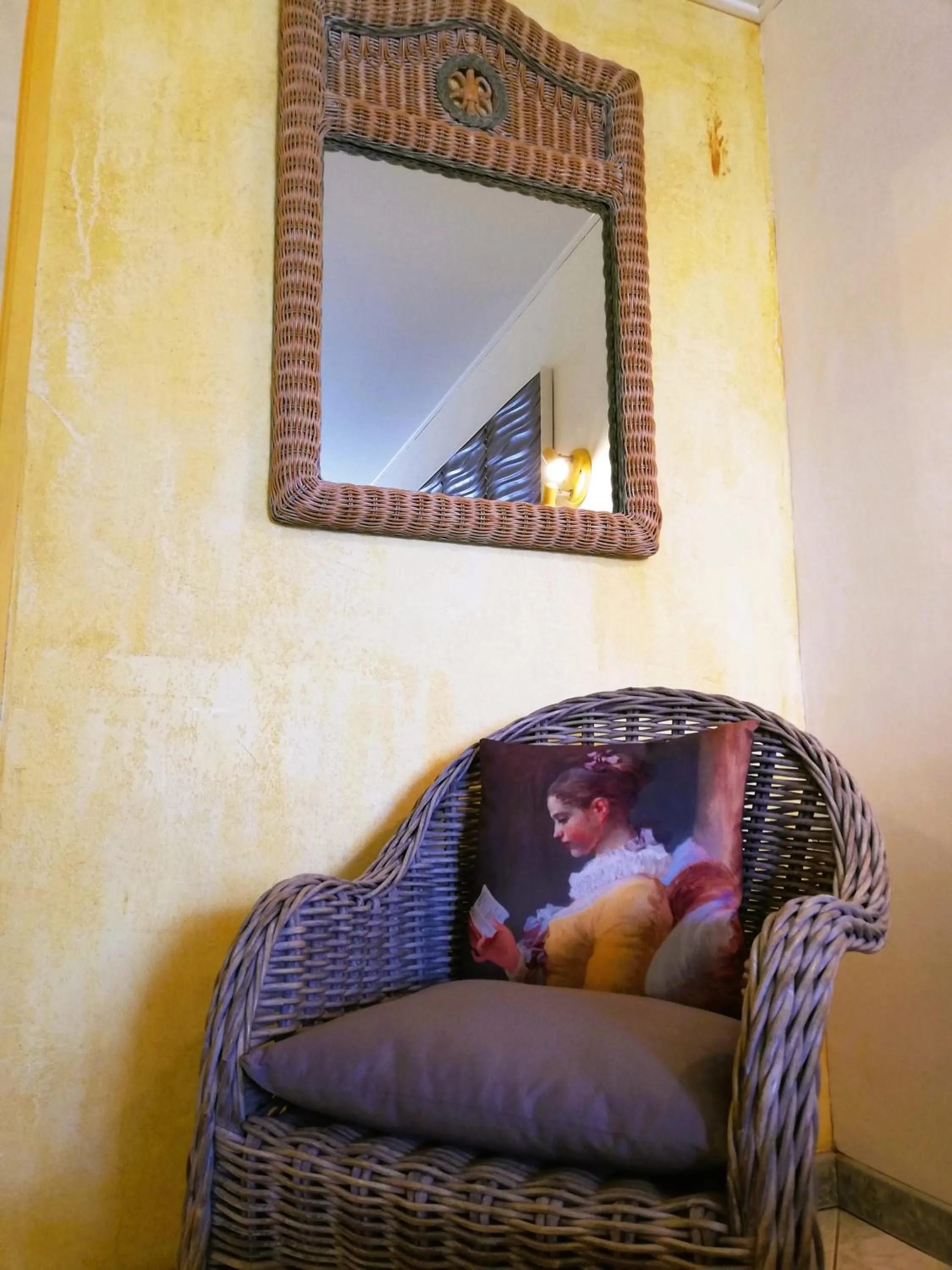 Decorative detail in Chambre d'hôtes La Potinière