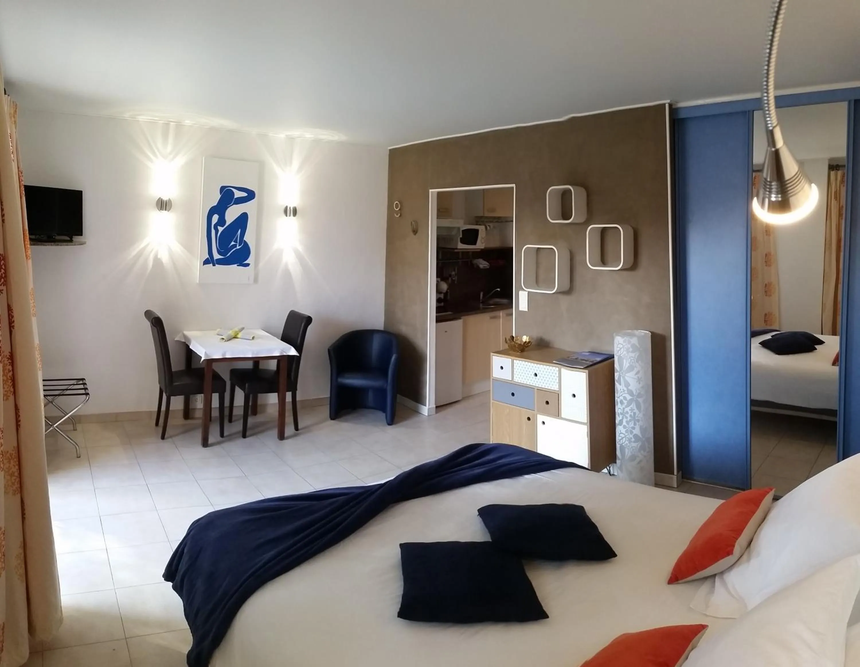 Photo of the whole room, Bed in Chambre d'hôtes La Potinière