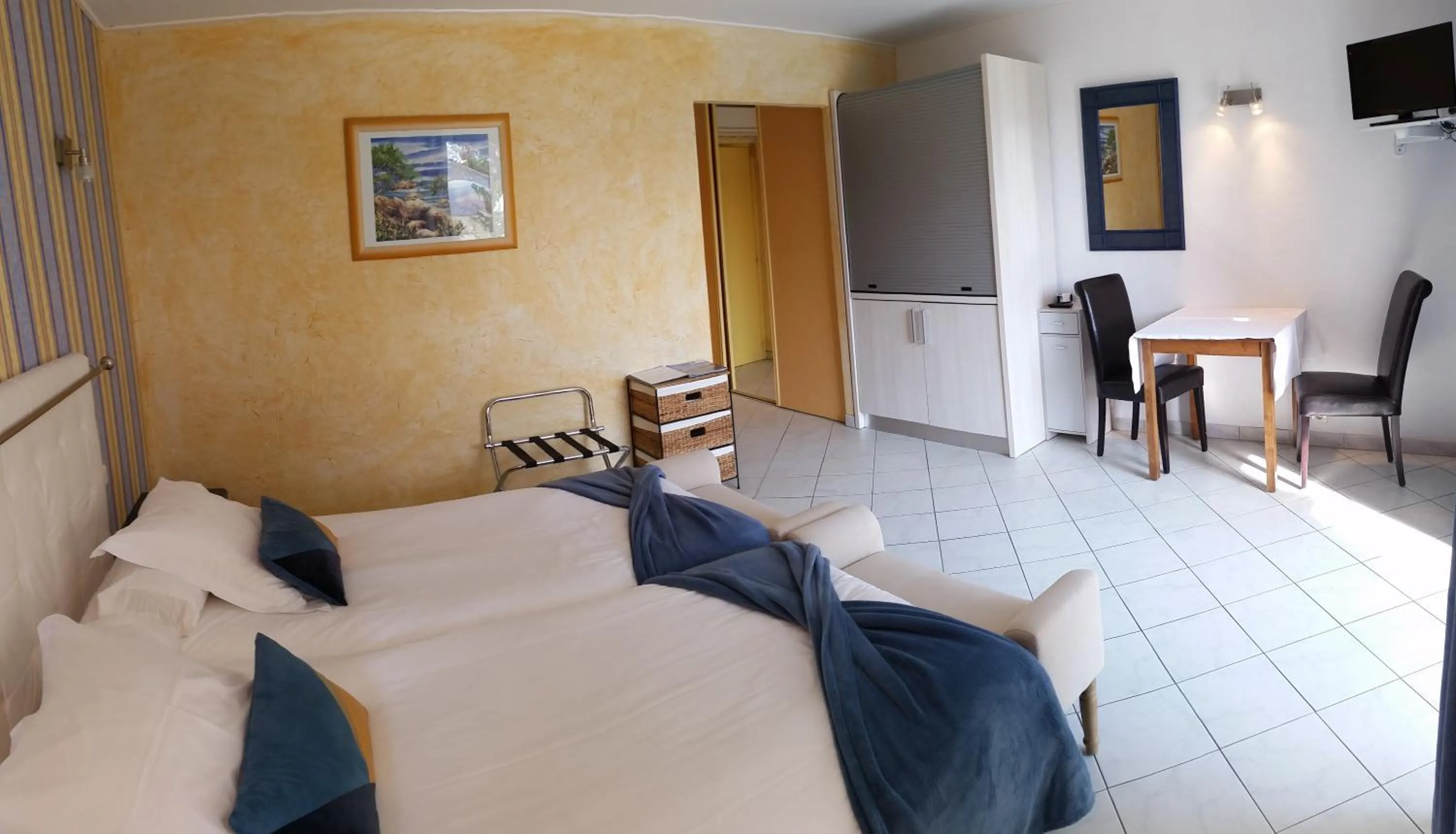 Dining area, Bed in Chambre d'hôtes La Potinière