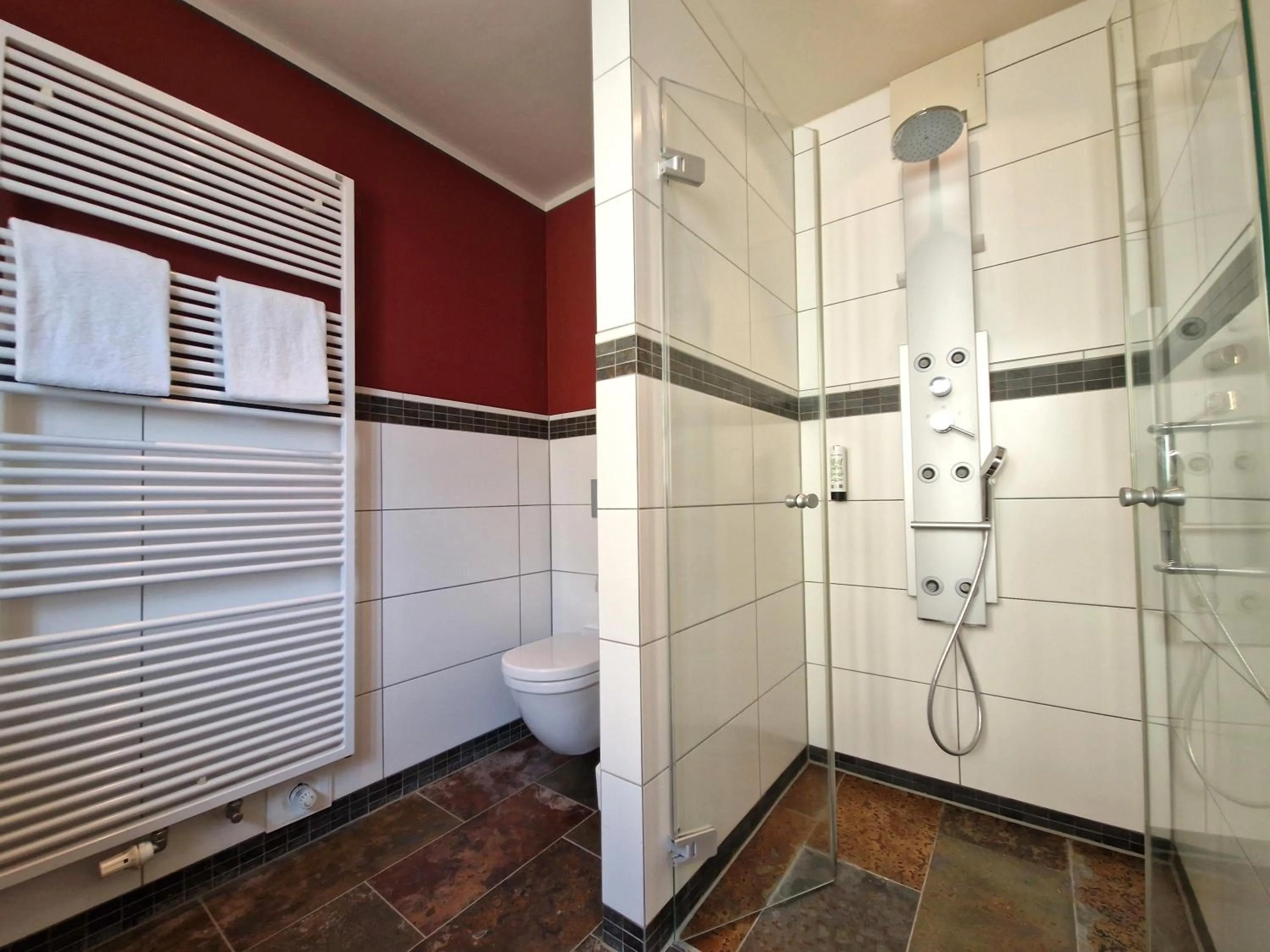 Shower in Mosers Blume Relax & Genuss Hotel