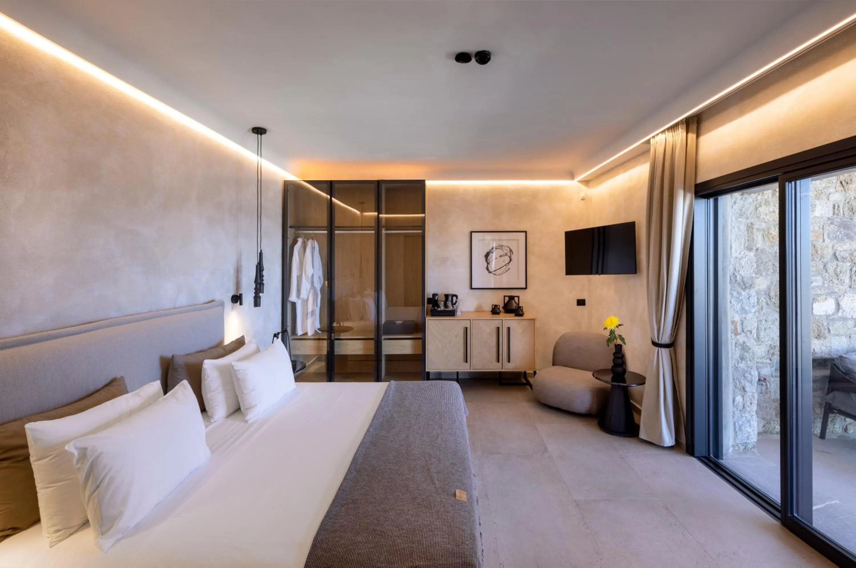 Bedroom, Bed in Tropicana Hotel , Suites & Villas Mykonos