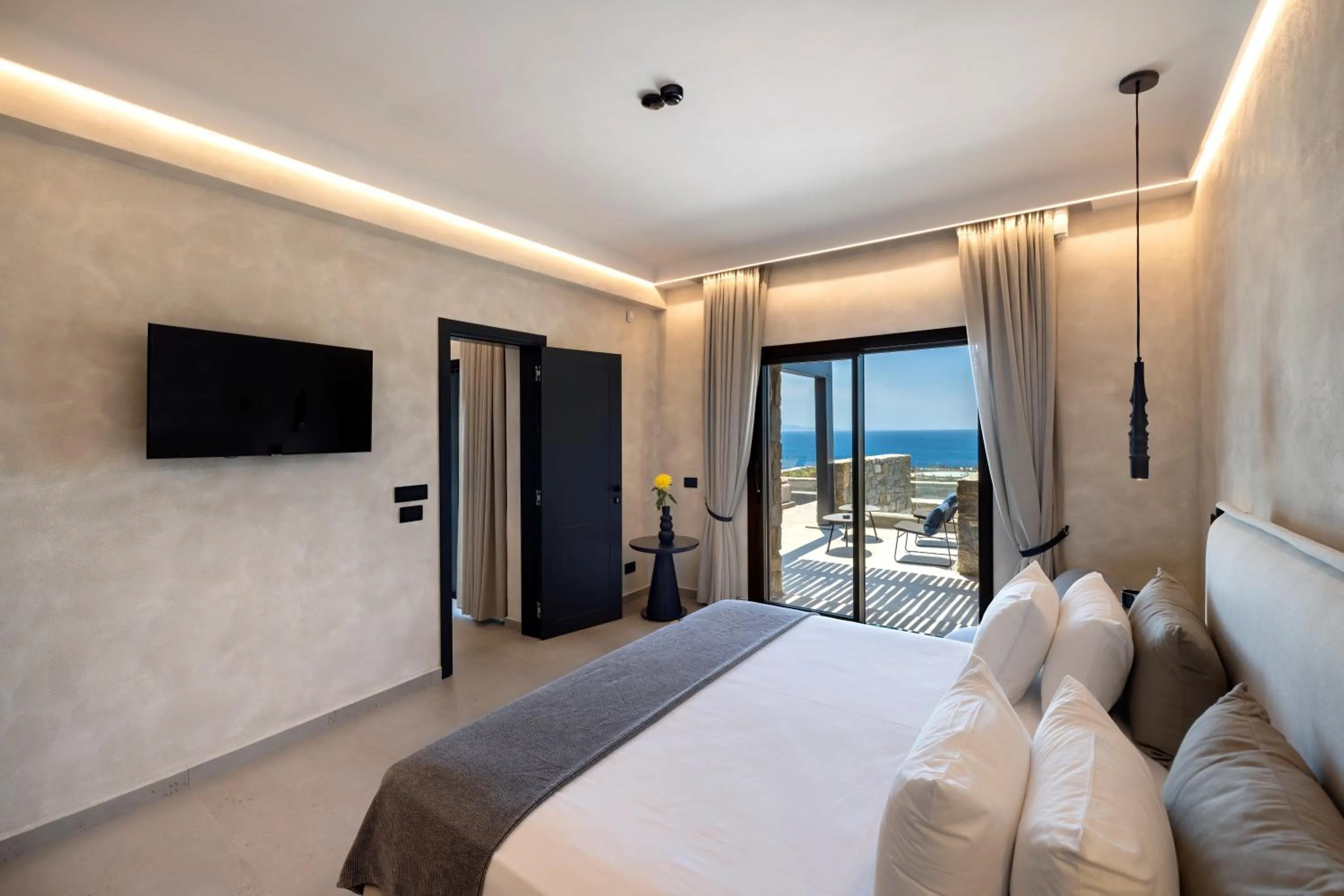 Bedroom, Bed in Tropicana Hotel , Suites & Villas Mykonos