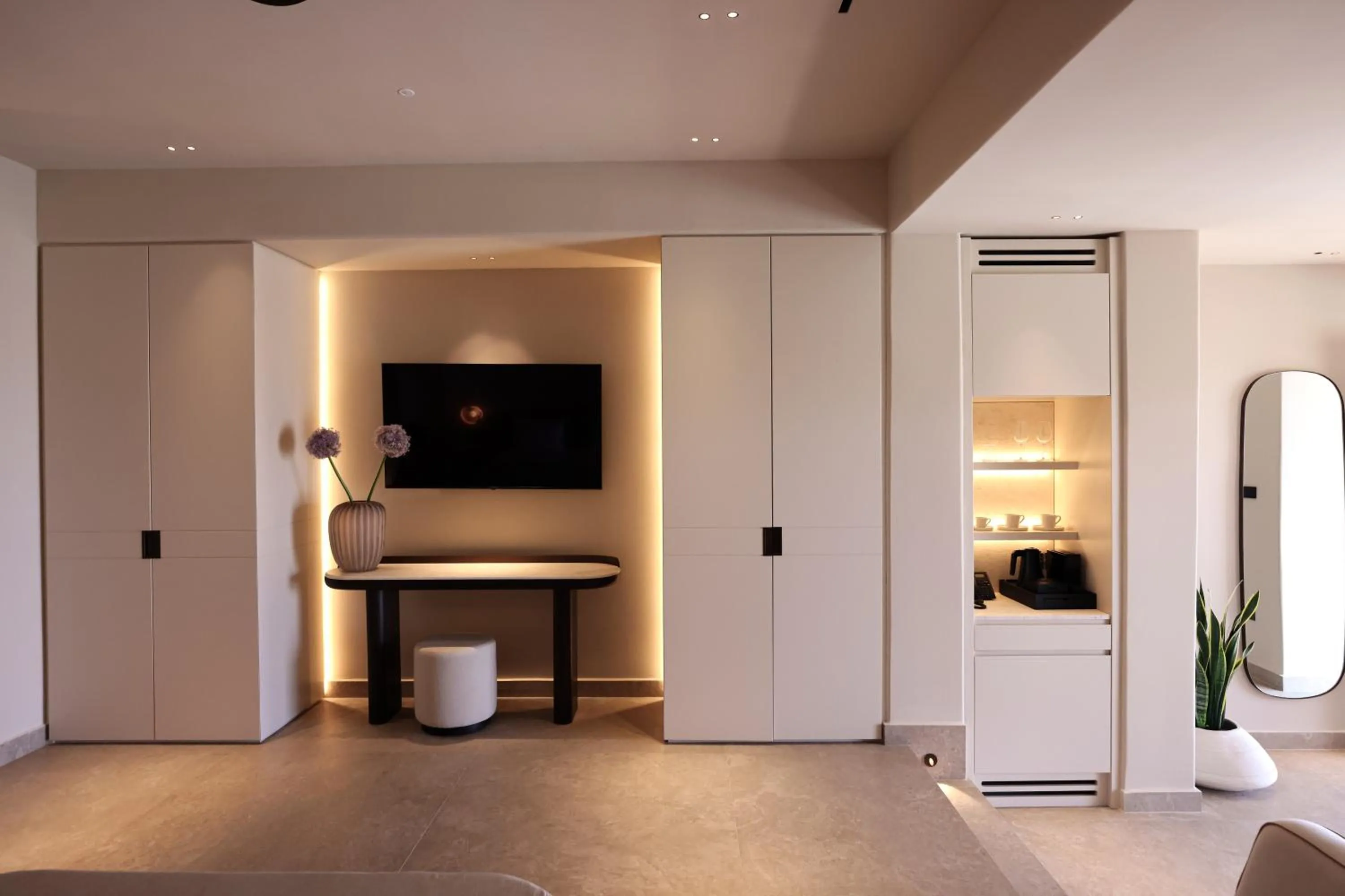 TV and multimedia in Tropicana Hotel , Suites & Villas Mykonos