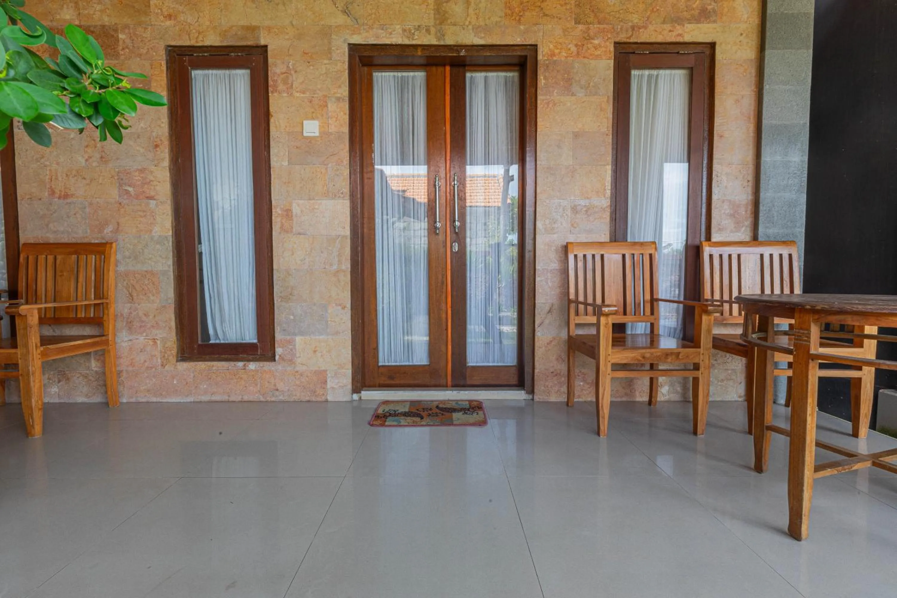 Property building in Swan Beach Inn