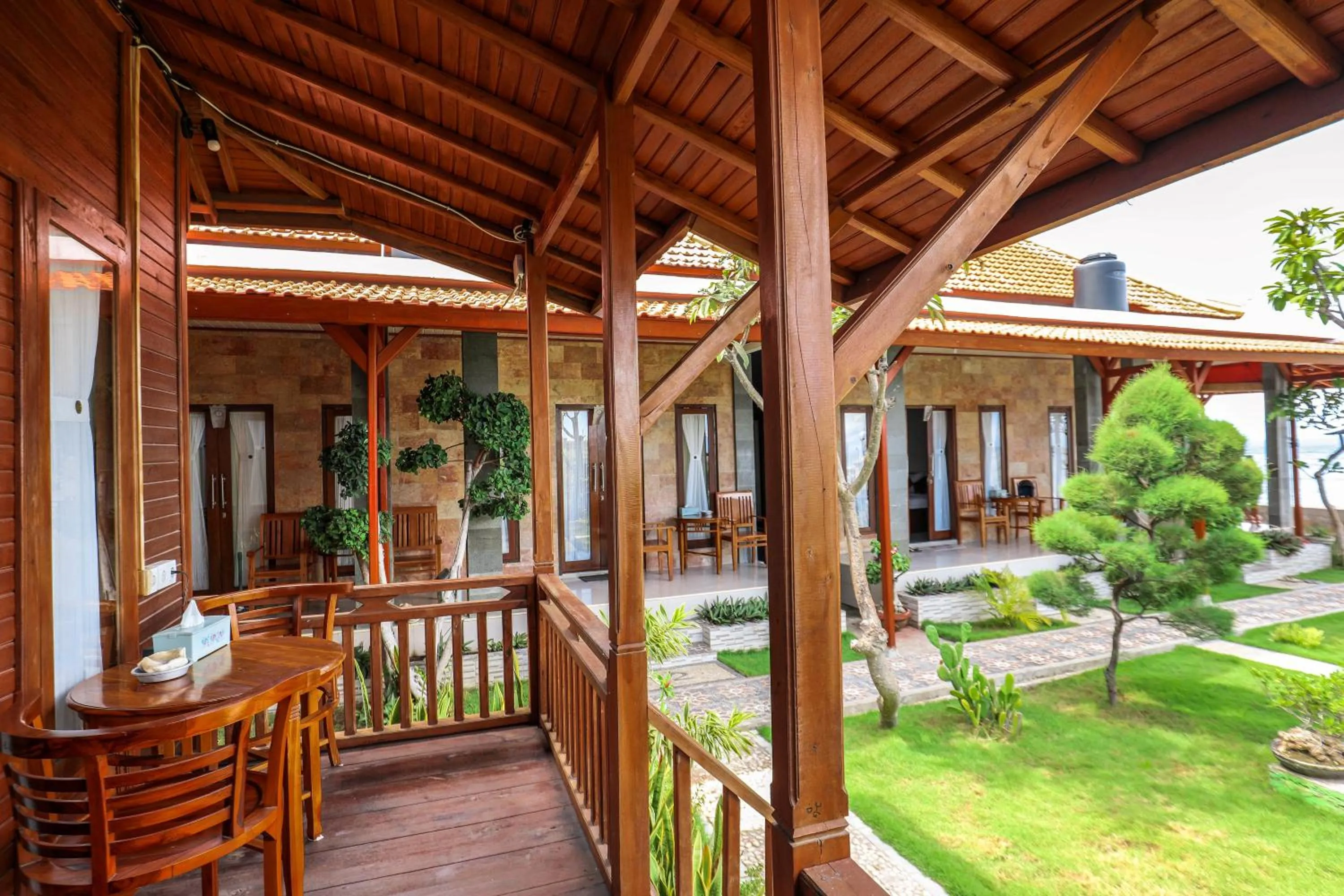 Property building in Swan Beach Inn