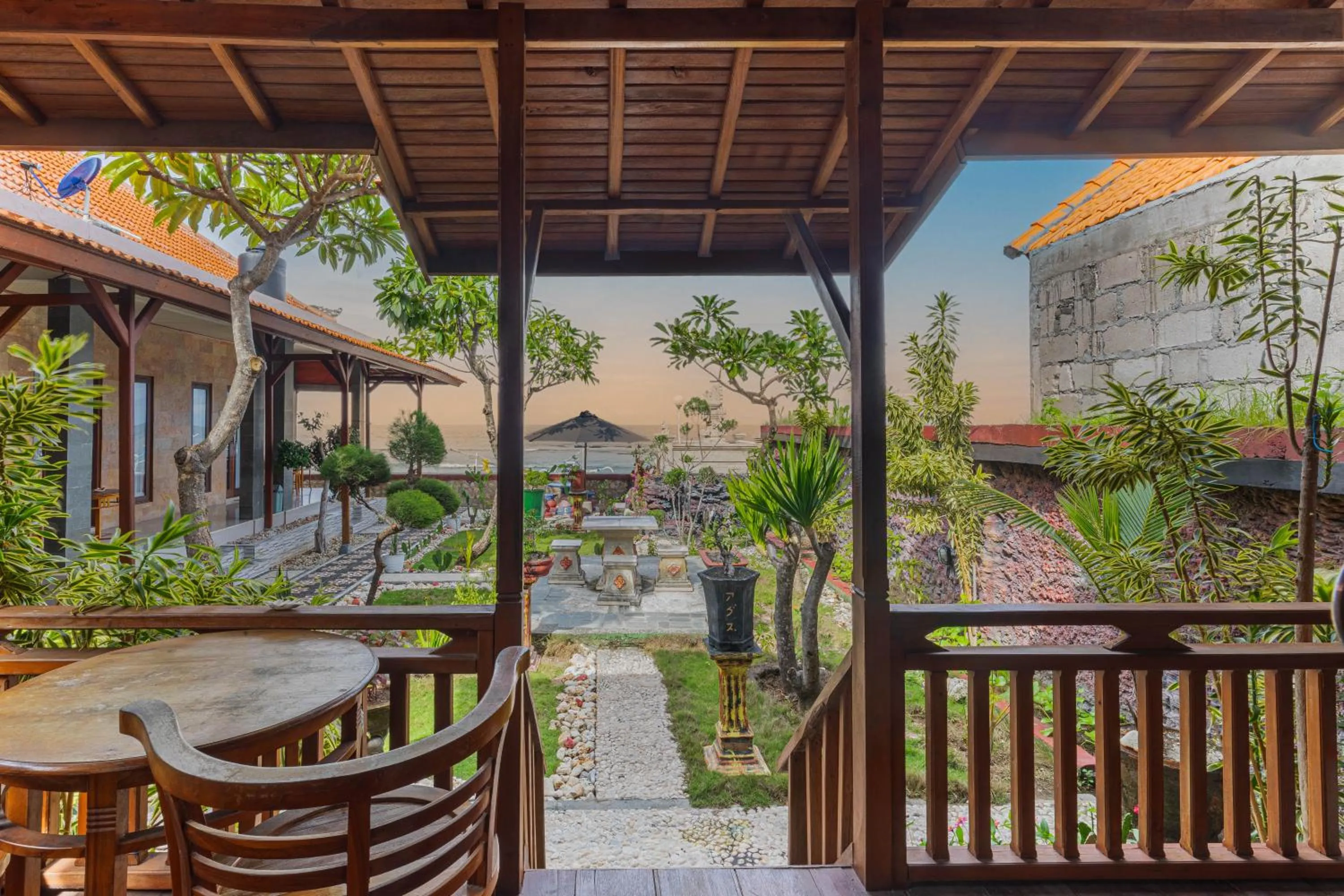 Property building in Swan Beach Inn