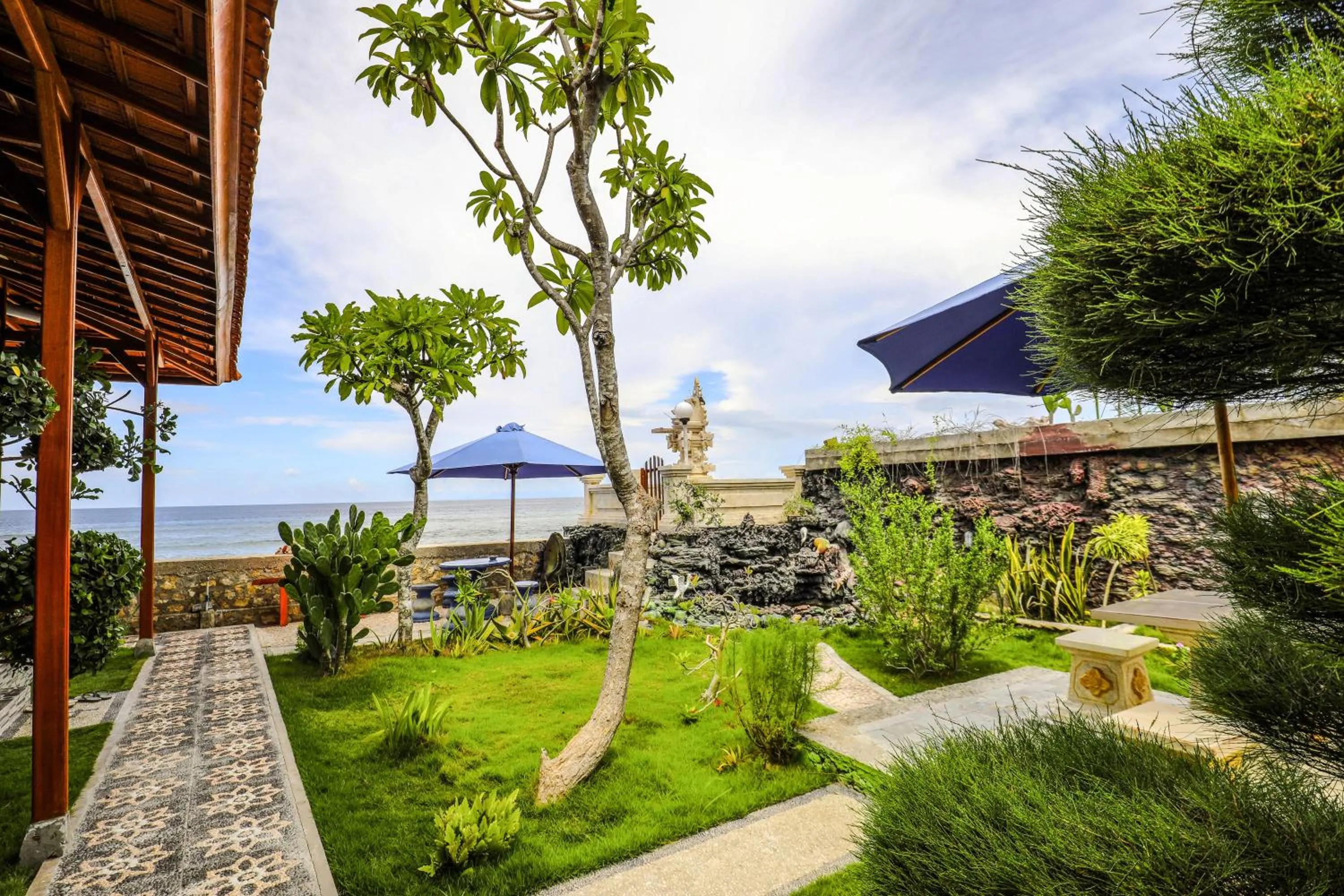 Garden in Swan Beach Inn