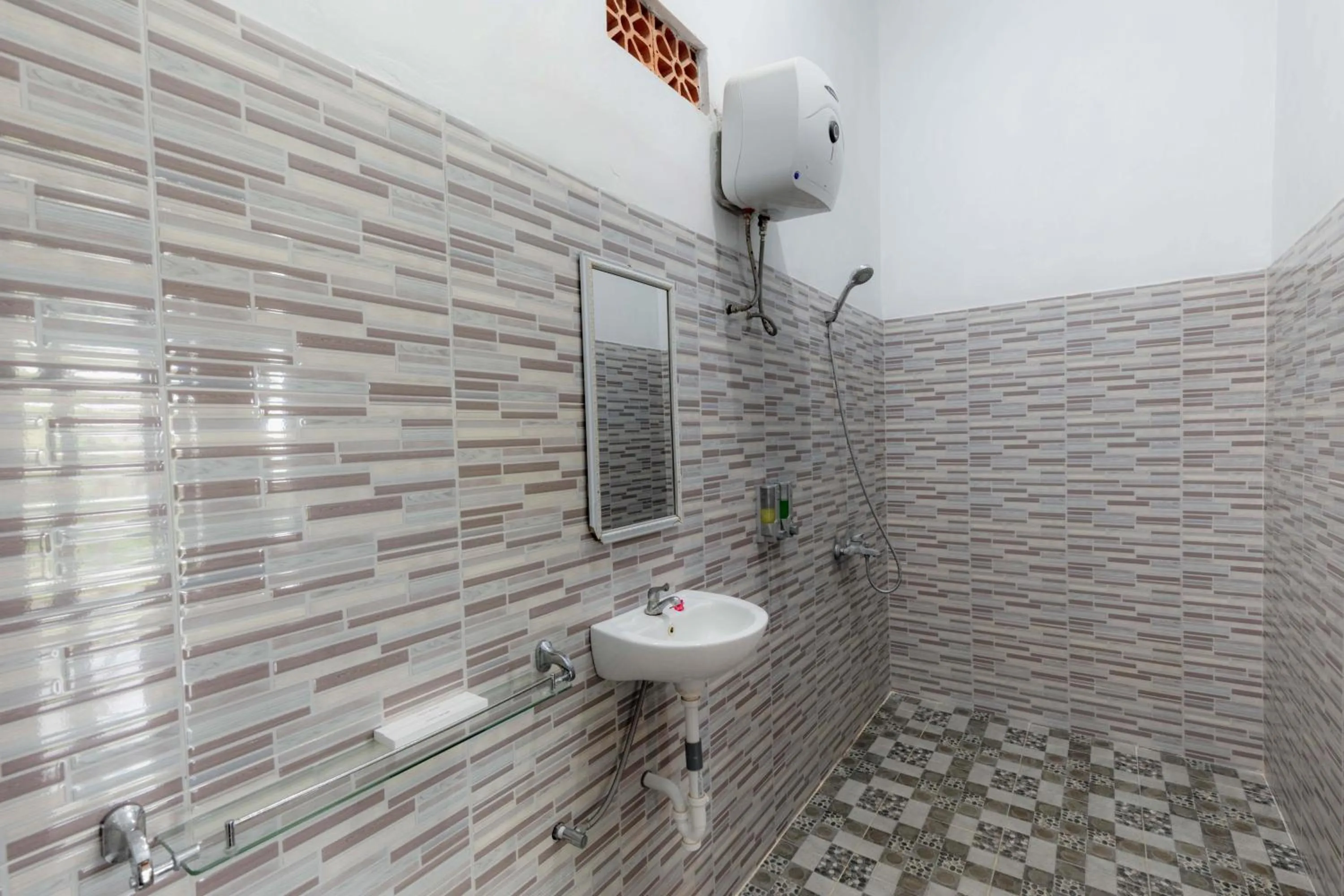 Bathroom in Swan Beach Inn