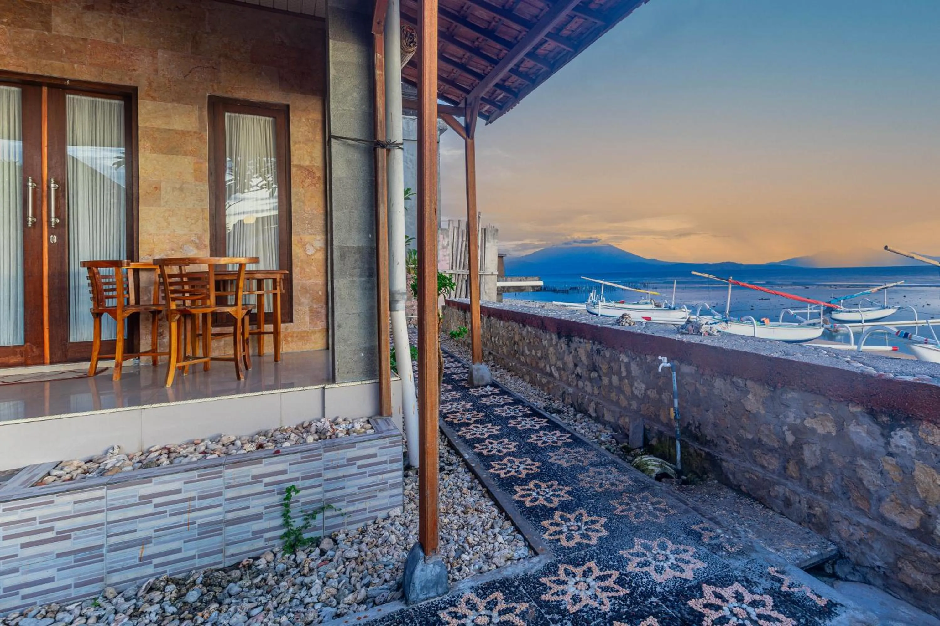 Mountain view in Swan Beach Inn