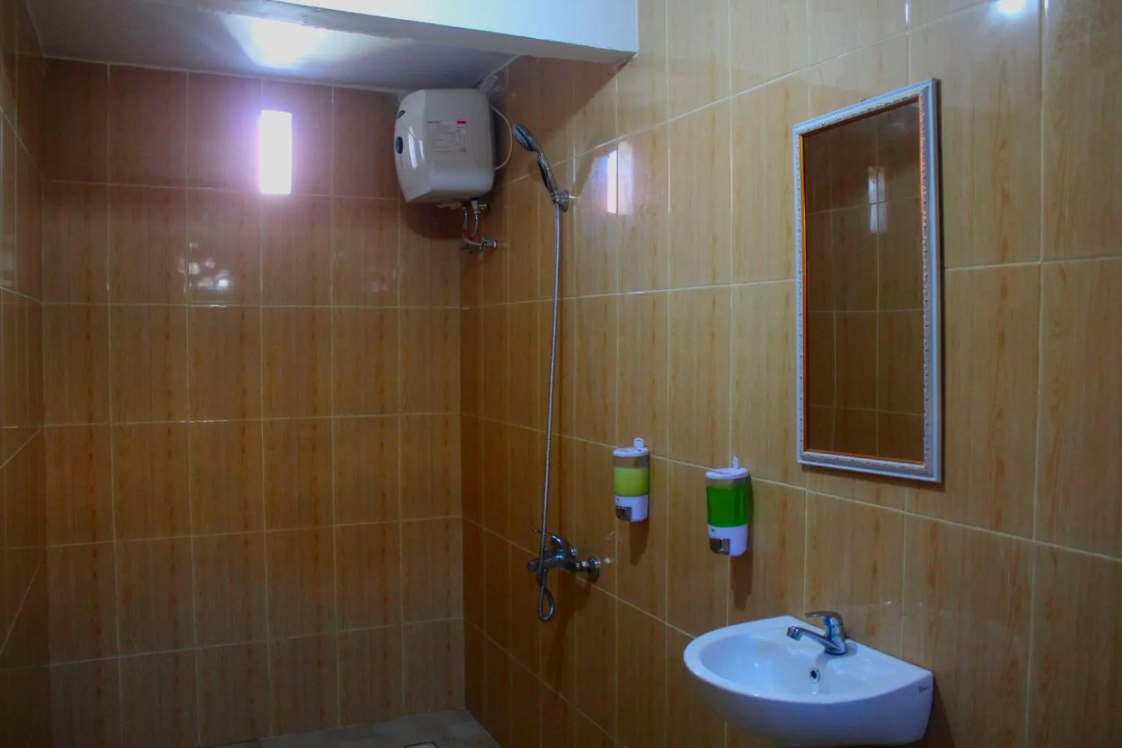 Shower in Swan Beach Inn