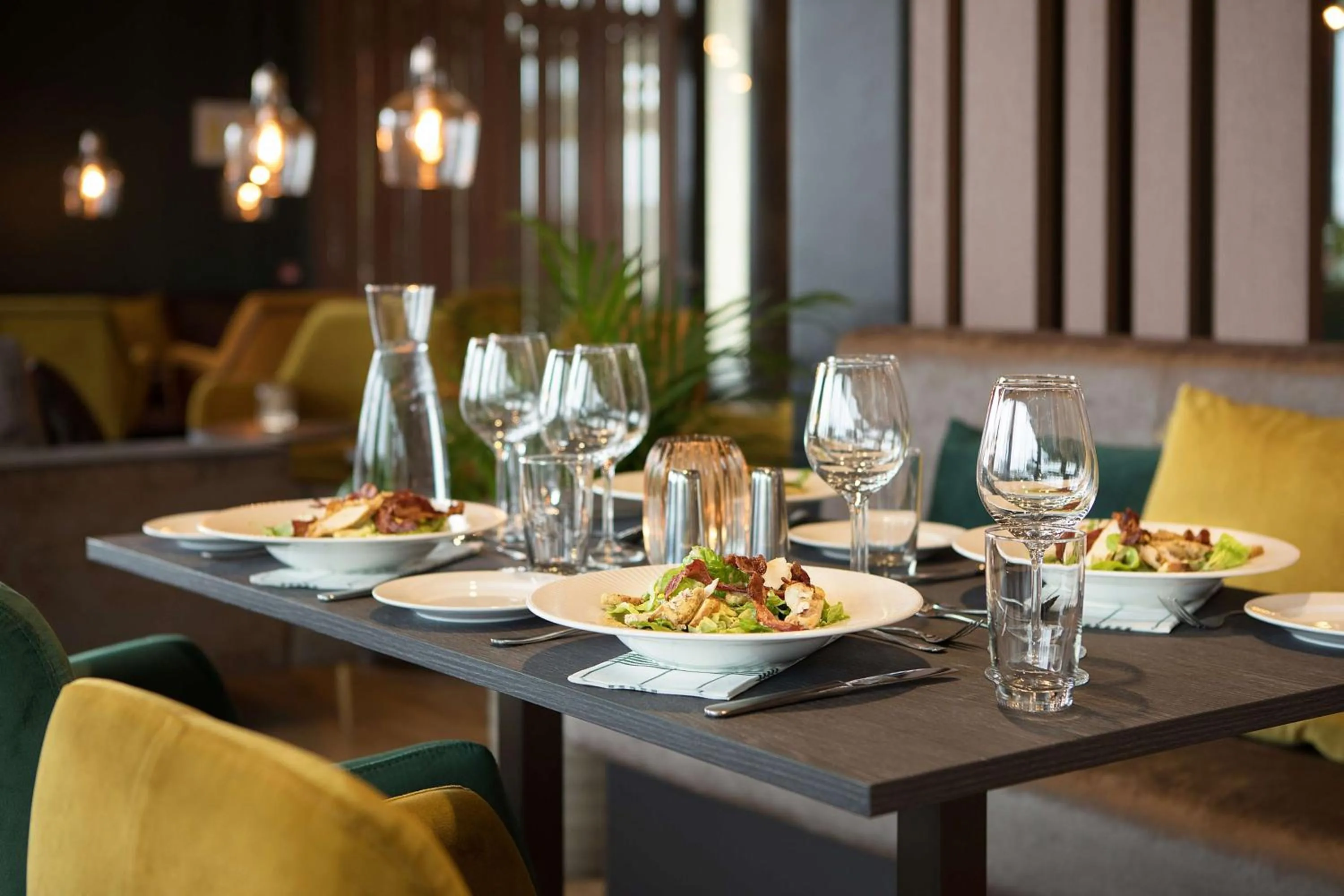 Restaurant/places to eat in Scandic Brennemoen