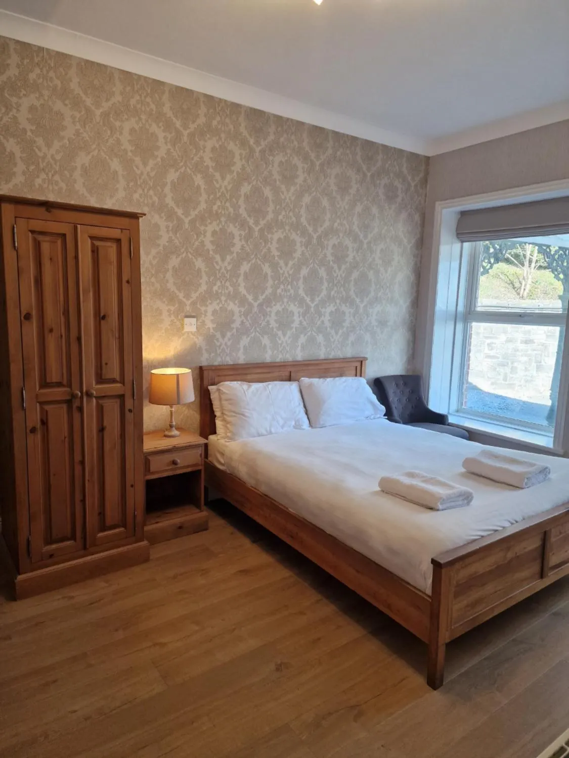 Bedroom, Bed in Broadway Country House