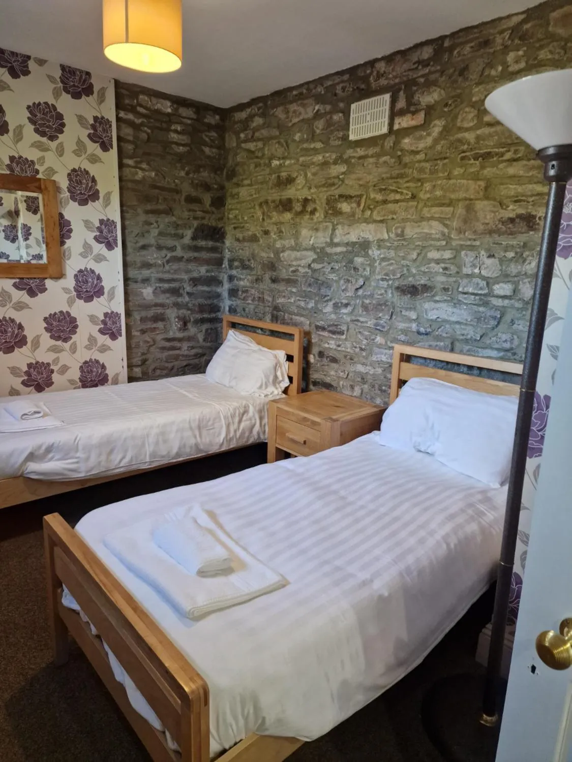 Bedroom, Bed in Broadway Country House